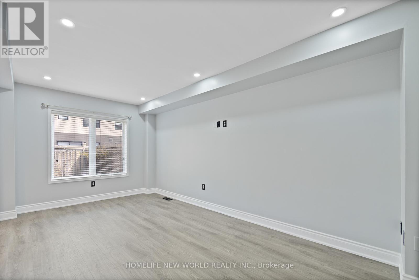 Photo 16 of 4884 Capri Crescent, Burlington ON