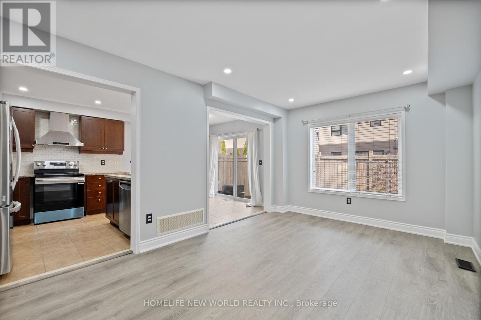 Photo 3 of 4884 Capri Crescent, Burlington ON