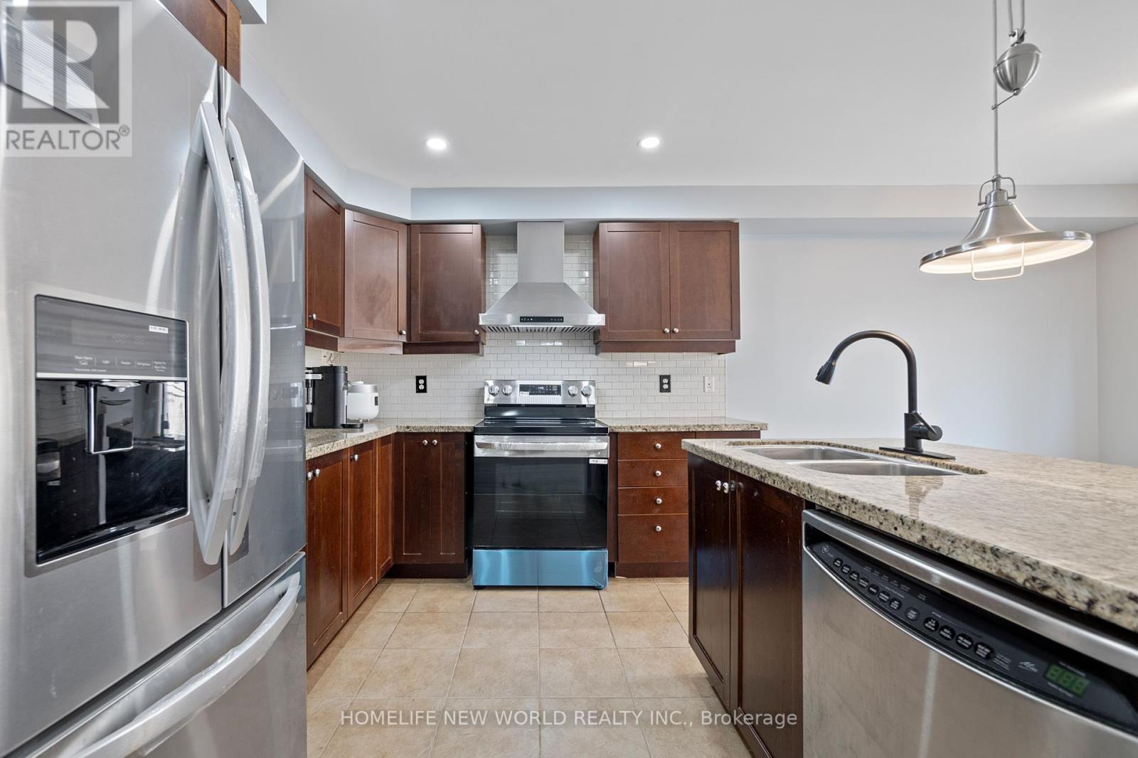 Photo 21 of 4884 Capri Crescent, Burlington ON