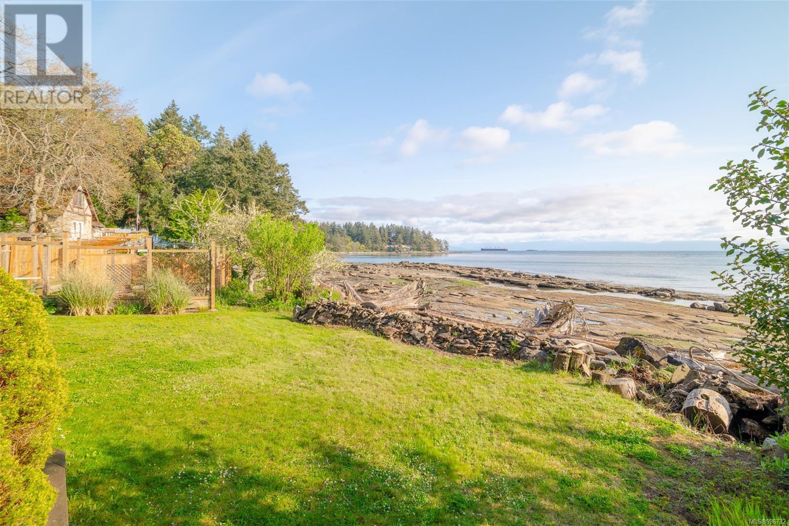 192 Captain Morgans Blvd, Protection Island