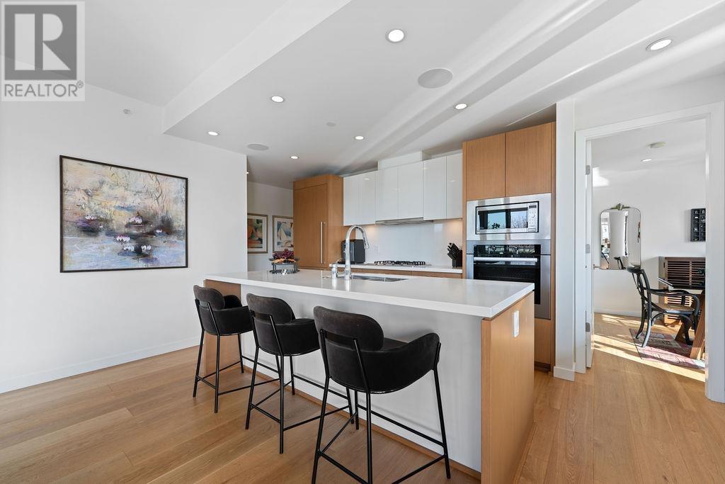 101 768 ARTHUR ERICKSON PLACE, West Vancouver