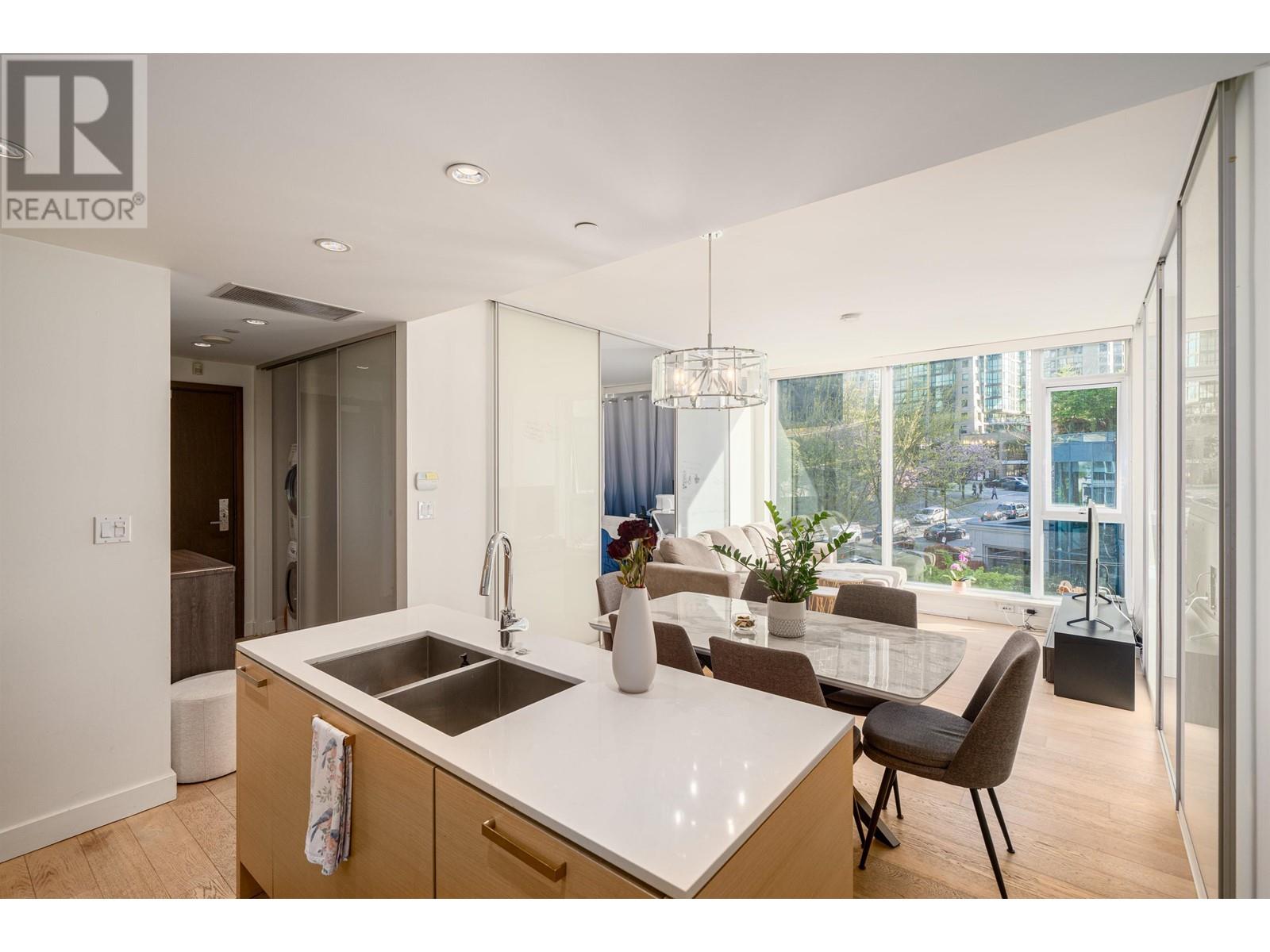 403 1409 W PENDER STREET, Vancouver
