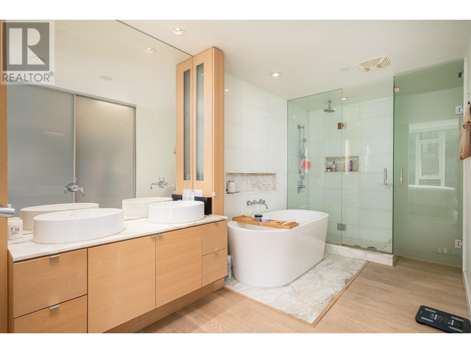403 1409 W PENDER STREET, Vancouver