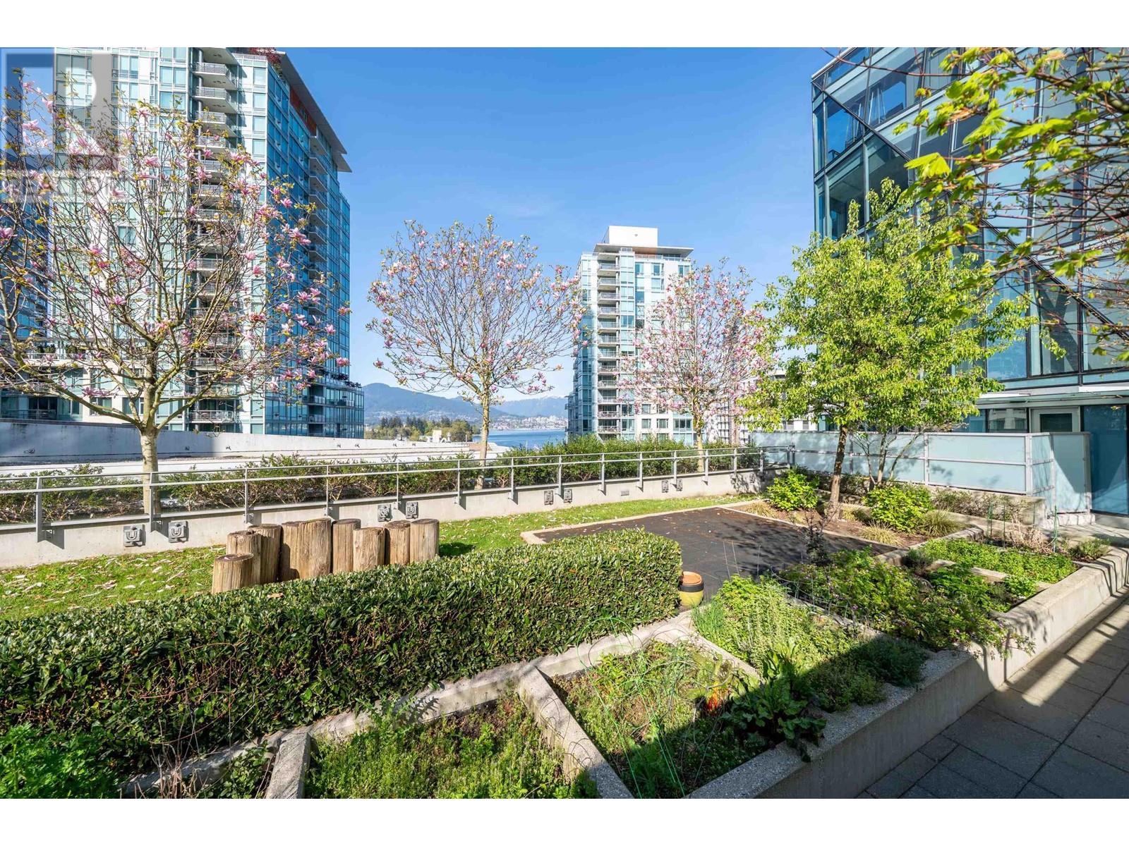 403 1409 W PENDER STREET, Vancouver