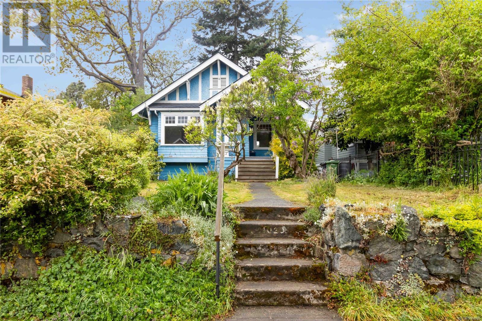1020 Chamberlain Street, Victoria