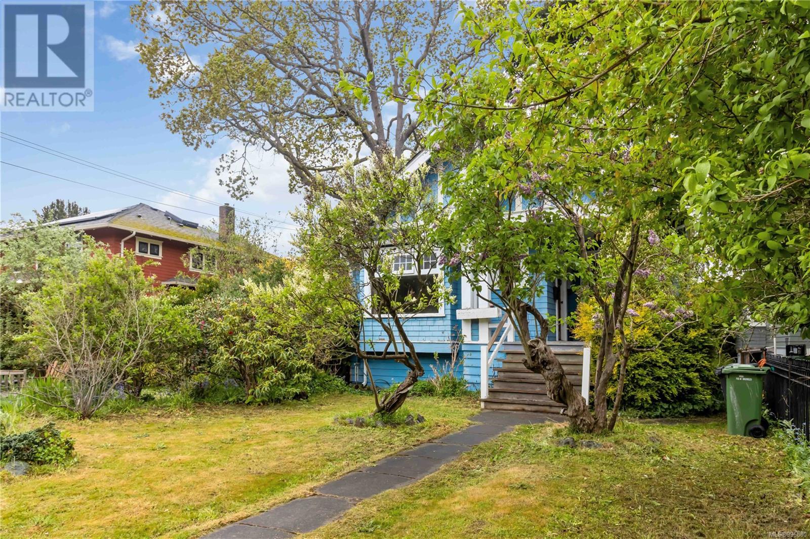  1020 Chamberlain Street, Victoria