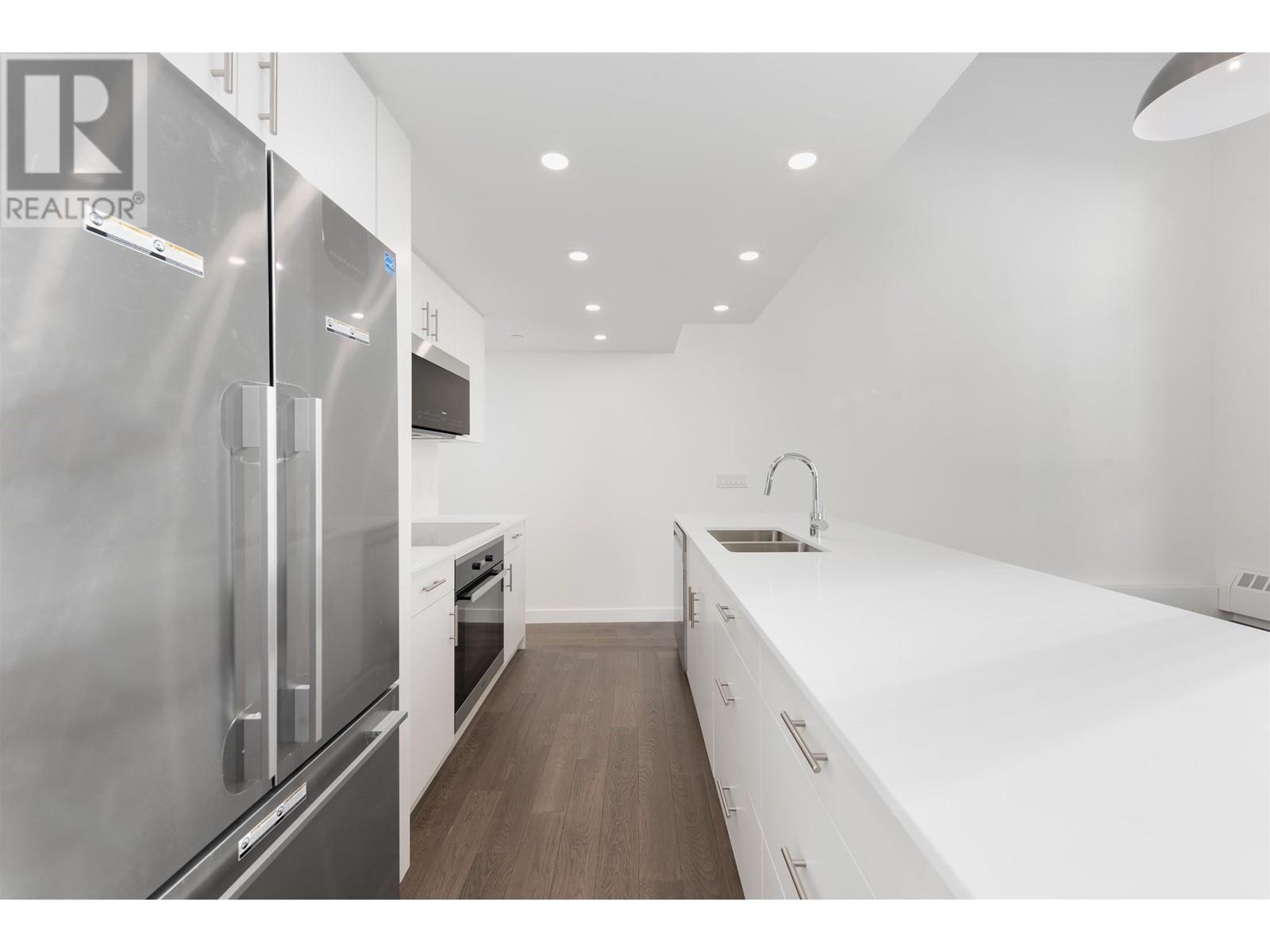 PH3 869 BEATTY STREET, Vancouver