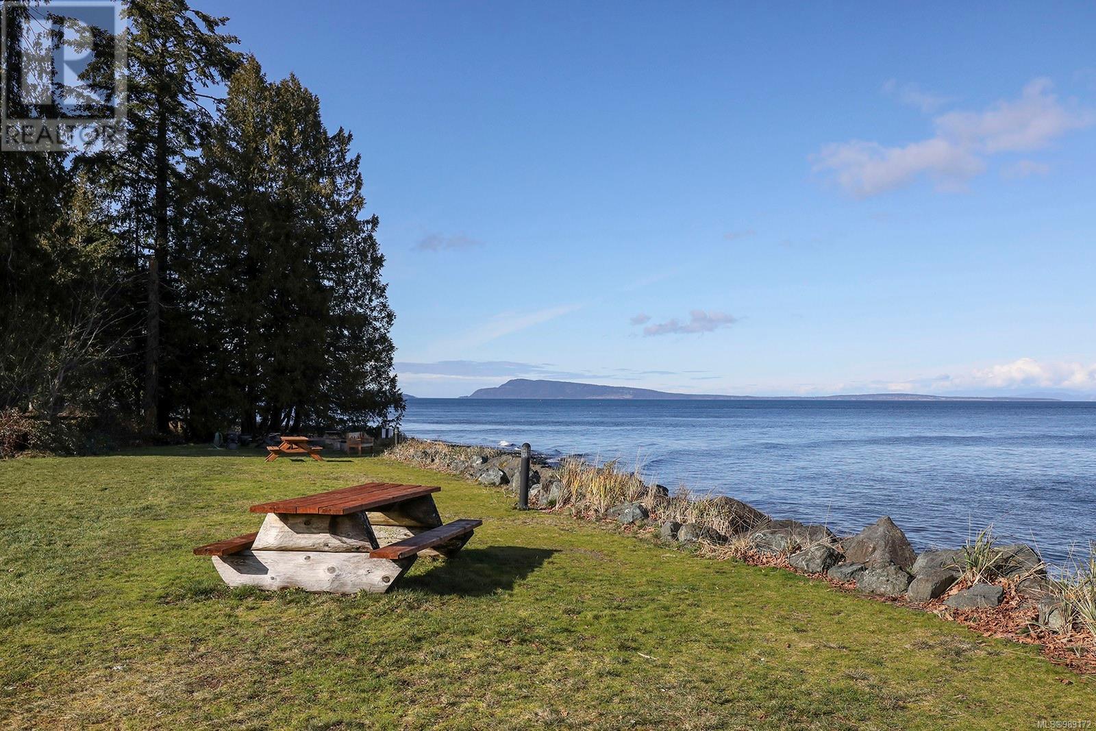 9 5251 Island Hwy, Qualicum Beach