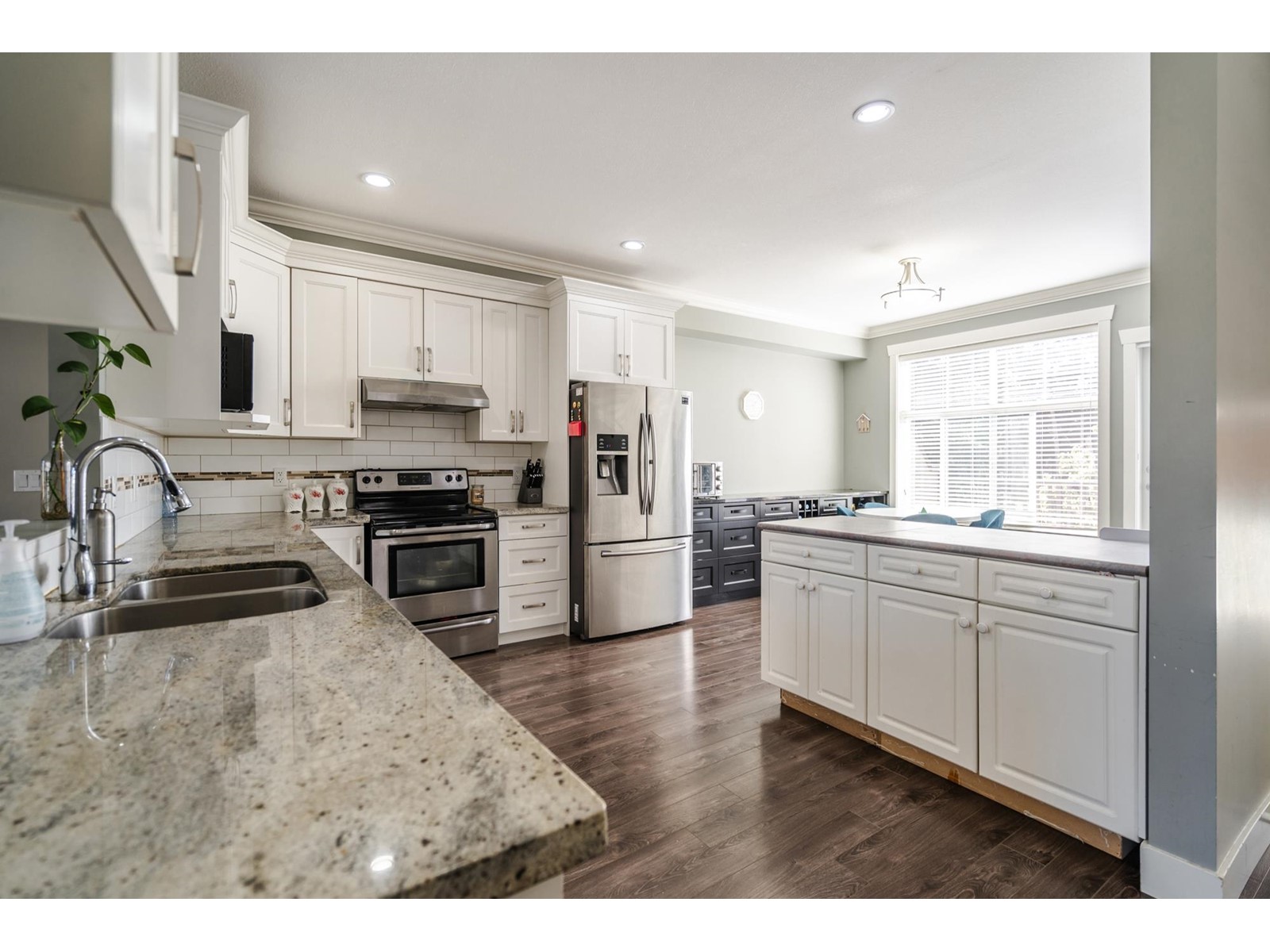 Photo 7 of 10 33860 Marshall Road, Abbotsford BC