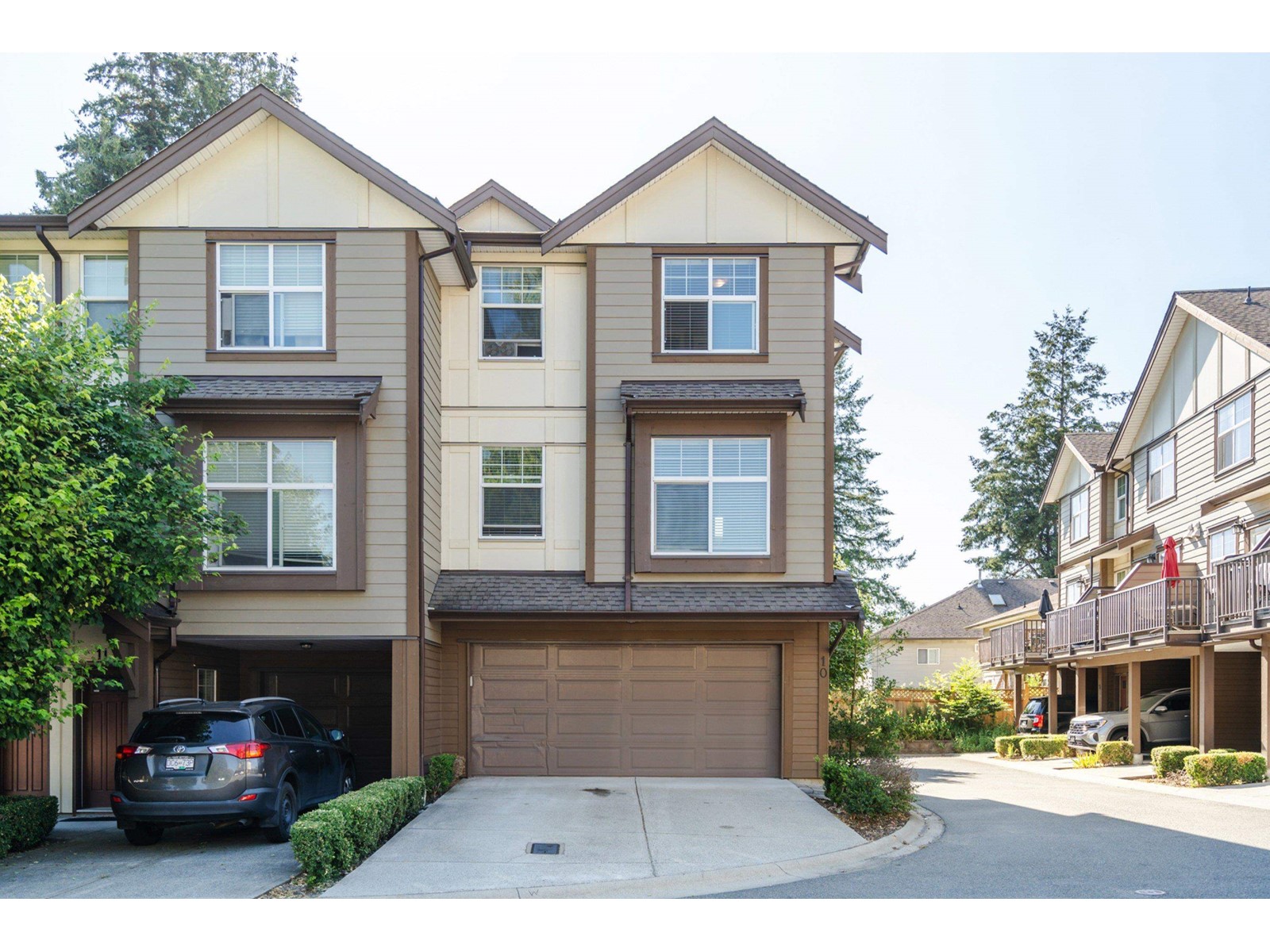 Photo 1 of 10 33860 Marshall Road, Abbotsford BC