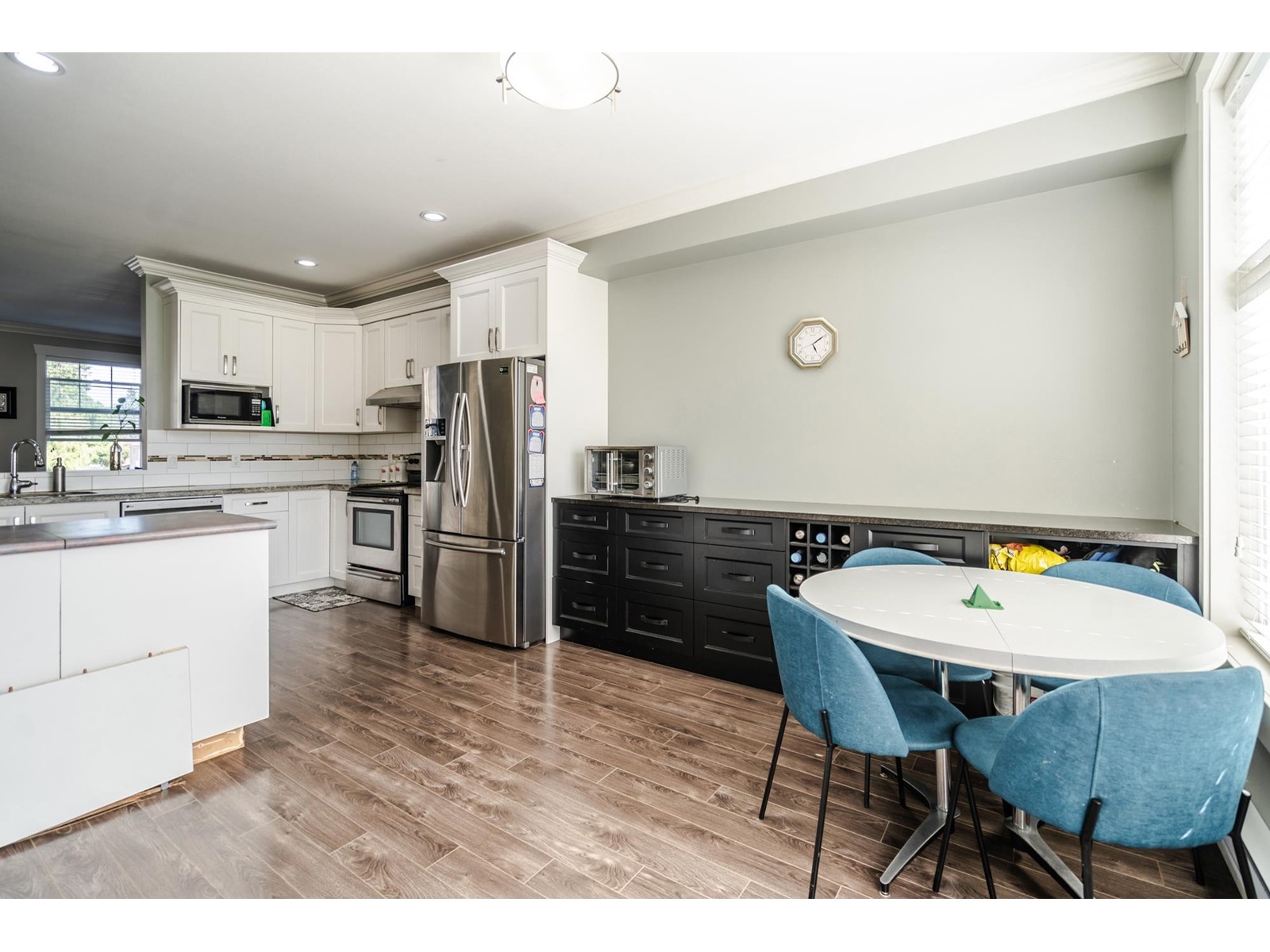 Photo 11 of 10 33860 Marshall Road, Abbotsford BC