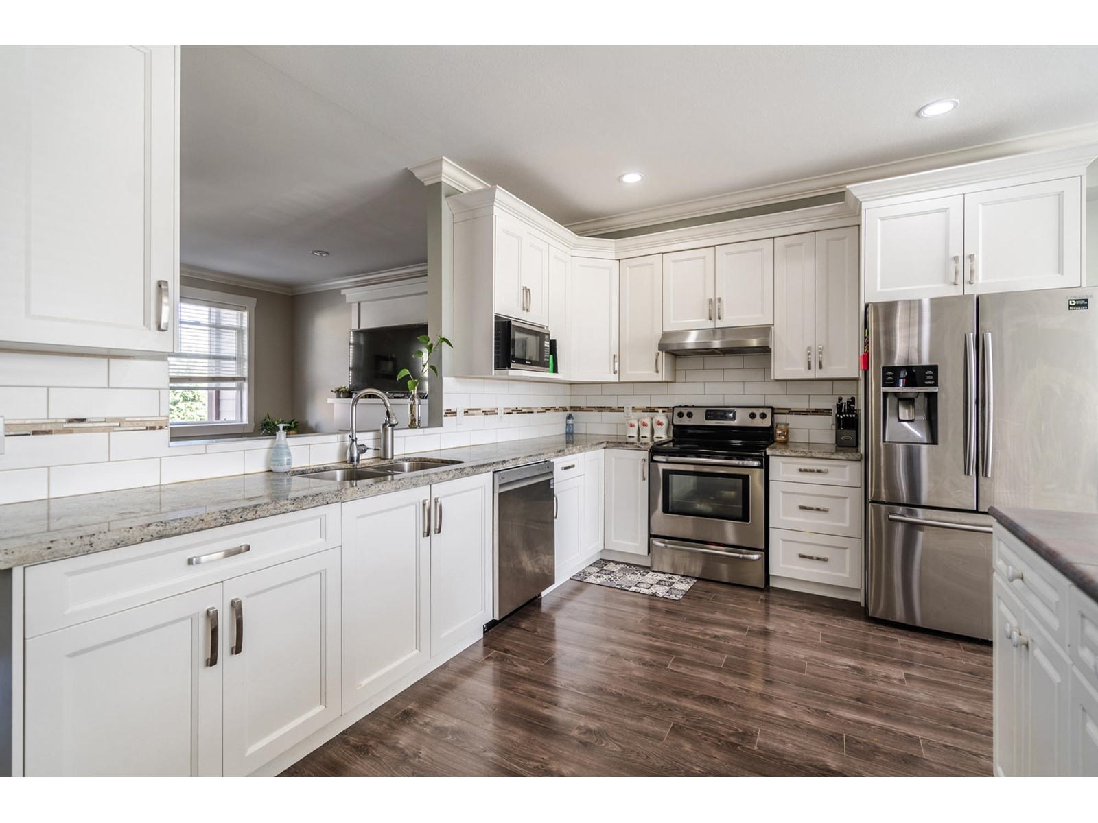Photo 8 of 10 33860 Marshall Road, Abbotsford BC