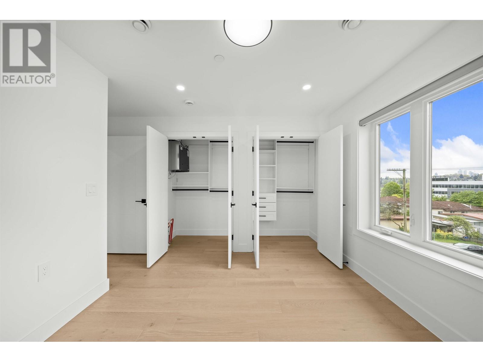 2996 E 8TH AVENUE, Vancouver