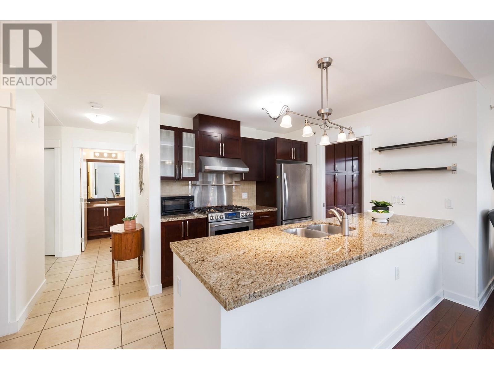 305 1468 ST. ANDREWS AVENUE, North Vancouver