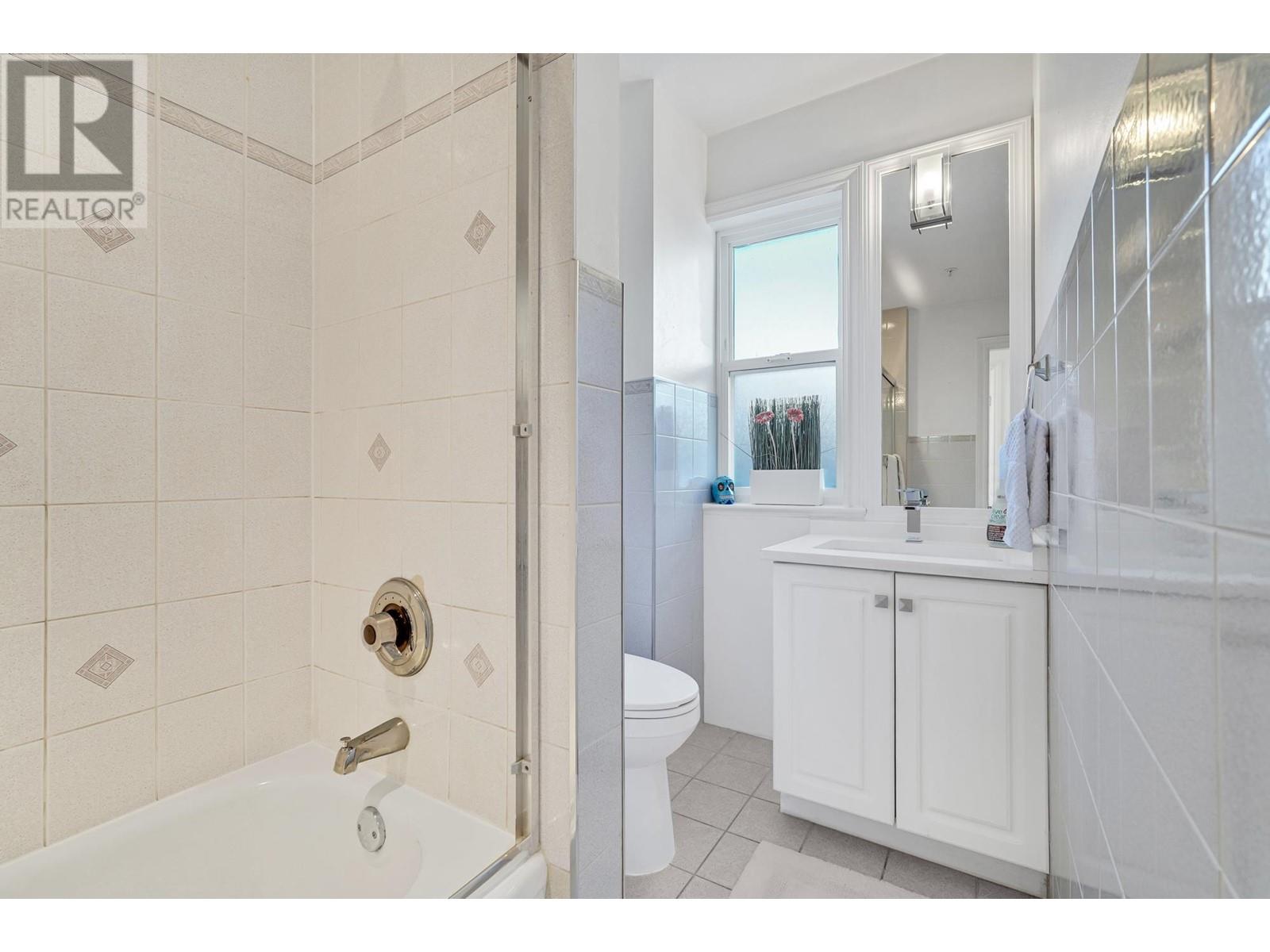 4218 W 10TH AVENUE, Vancouver
