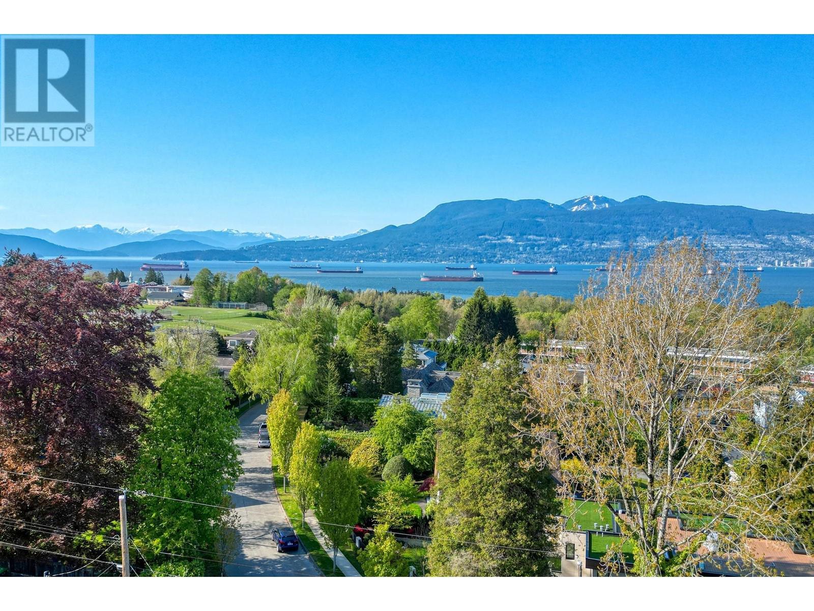 4218 W 10TH AVENUE, Vancouver