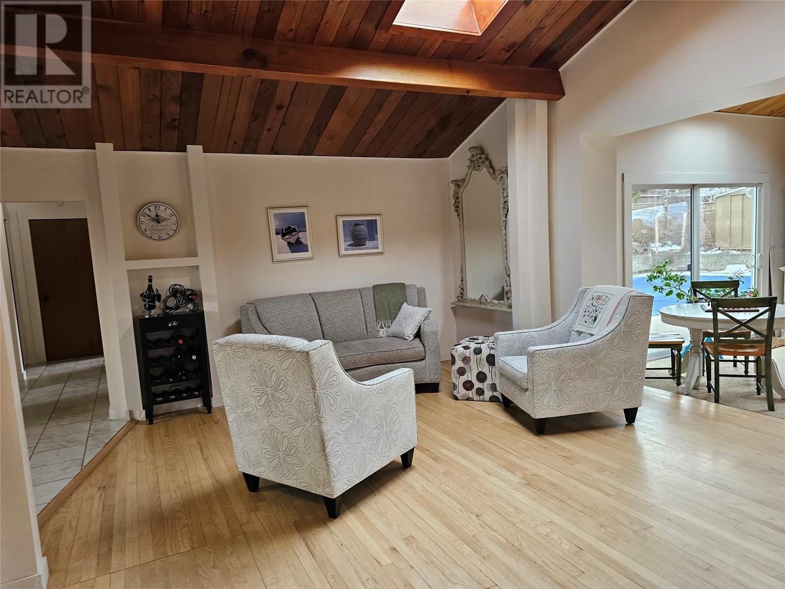  902 Barrington Avenue, Penticton