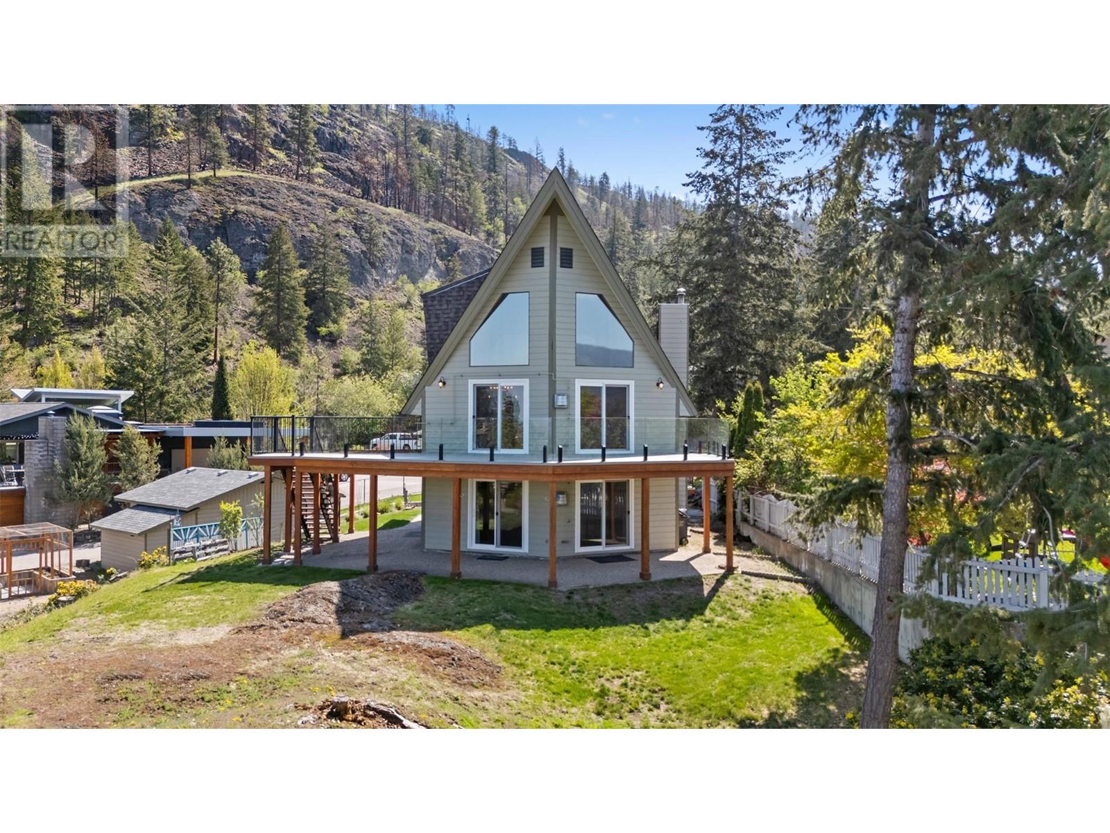 1128 Lynn Court, Kelowna