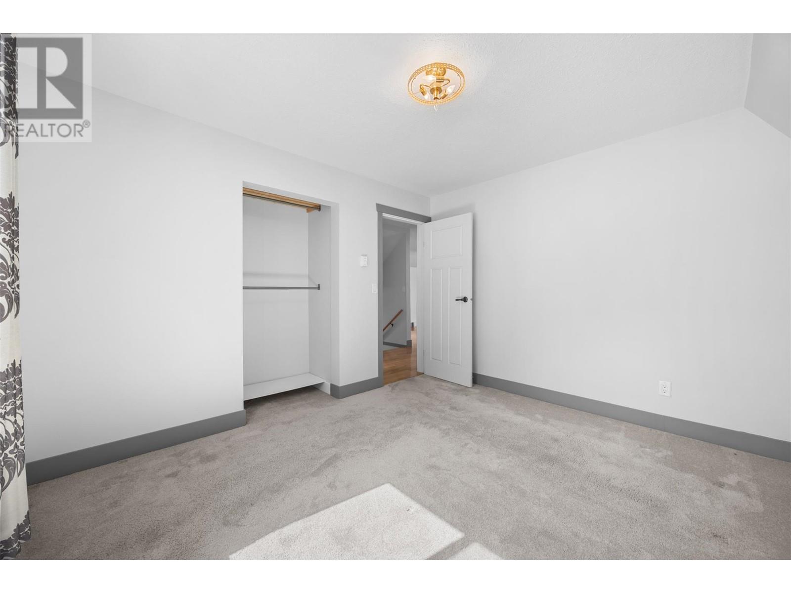 1128 Lynn Court, Kelowna