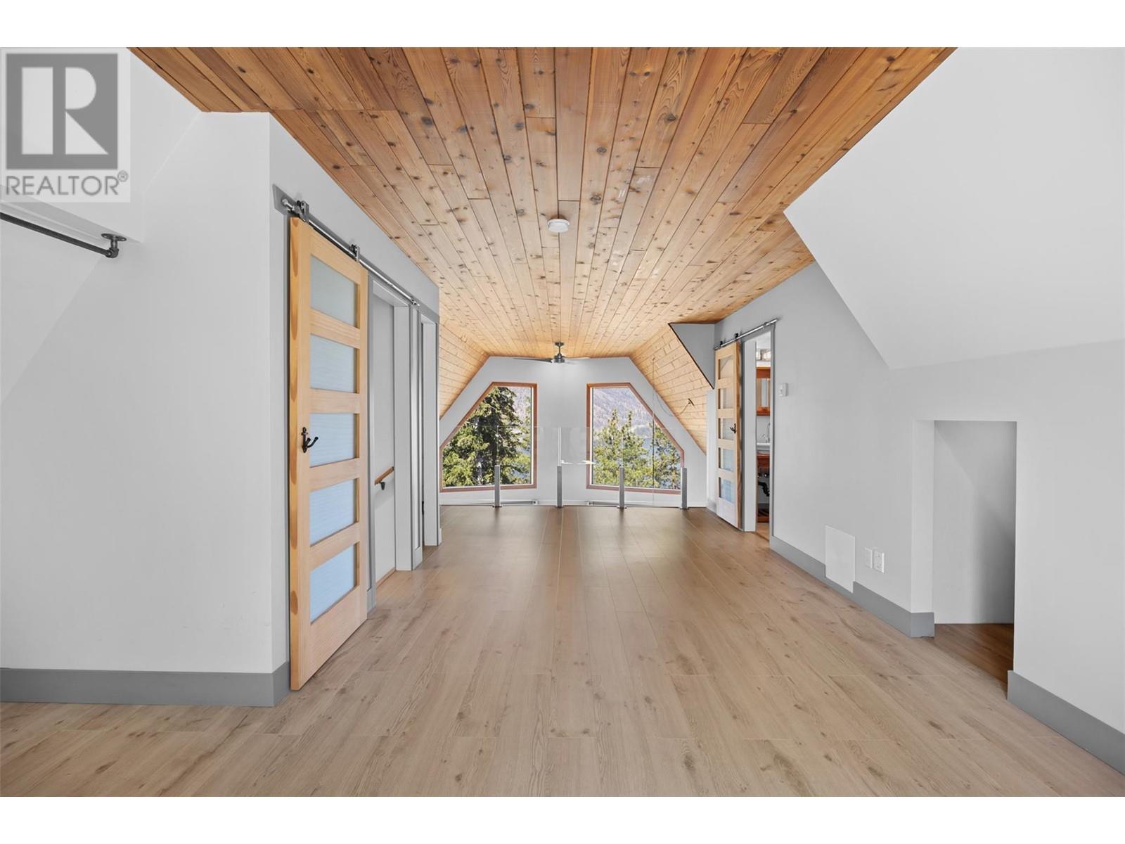 1128 Lynn Court, Kelowna