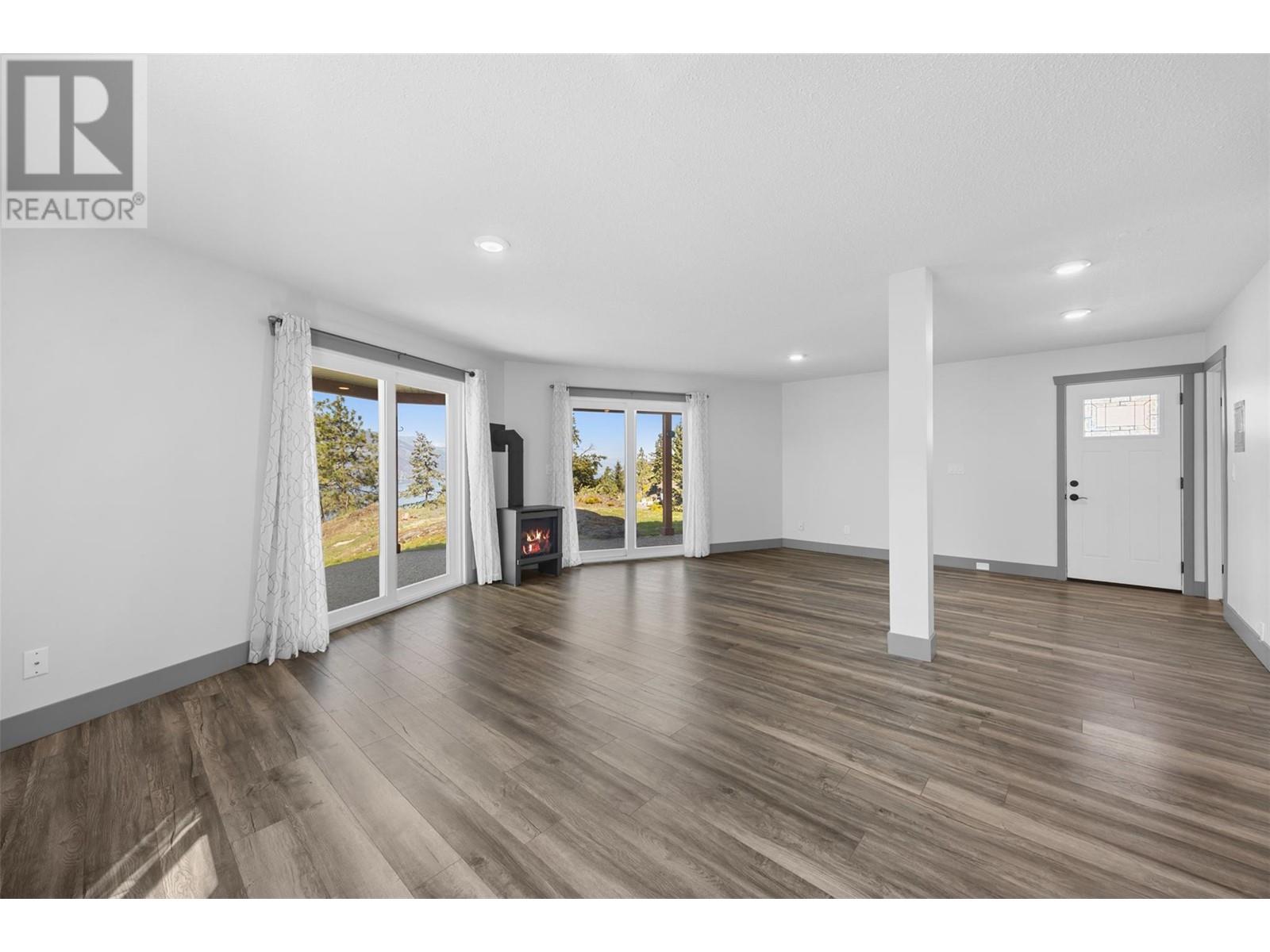 1128 Lynn Court, Kelowna