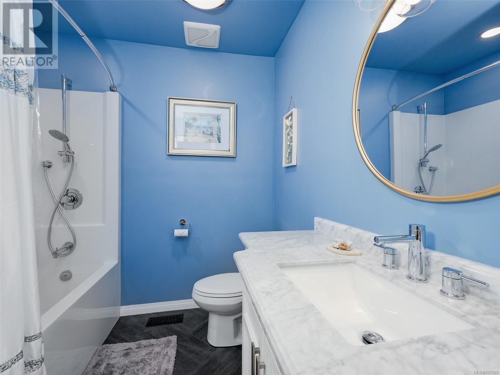  1583 Kenmore Road, Saanich