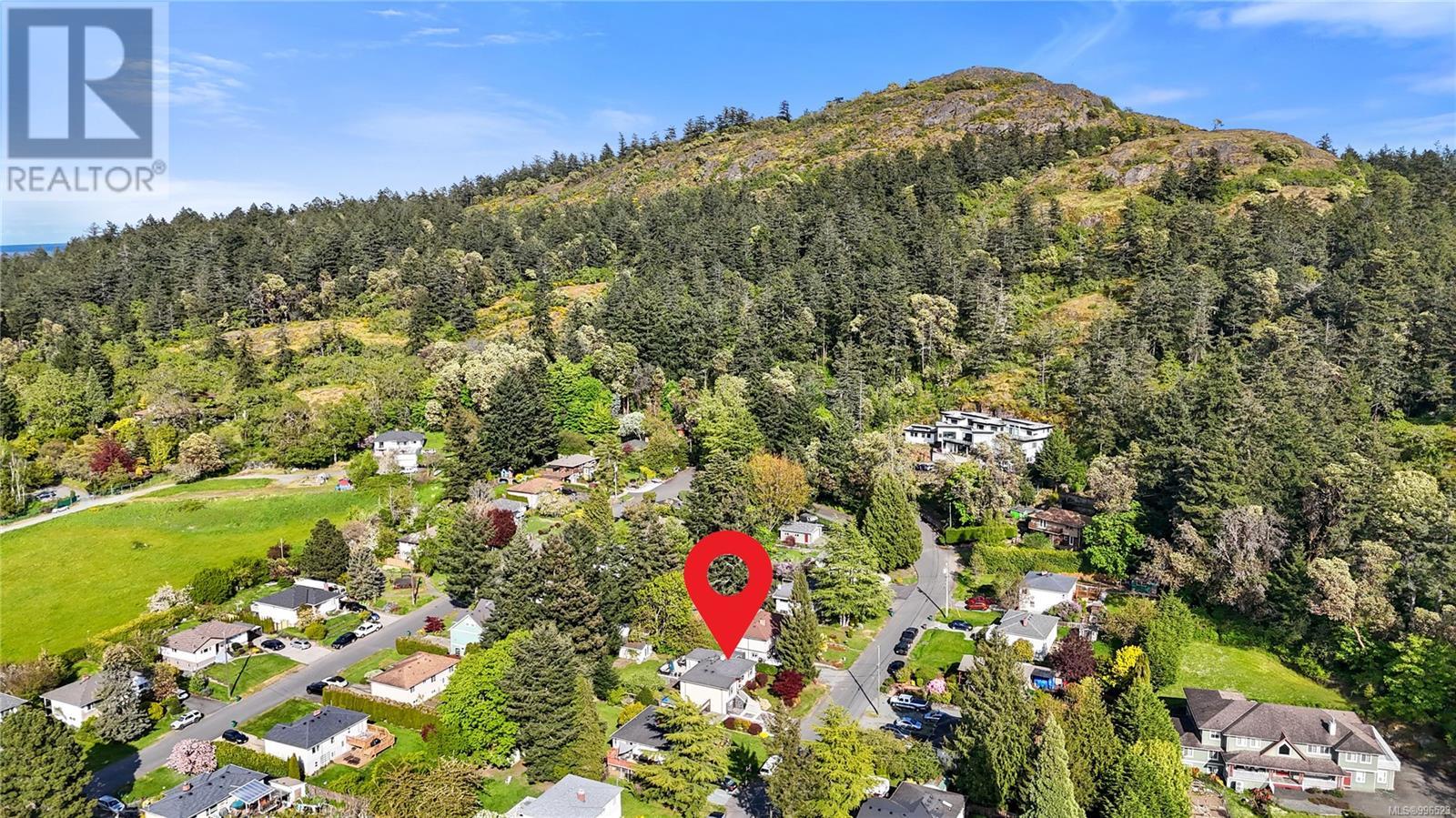  1228 Pearce Crescent, Saanich