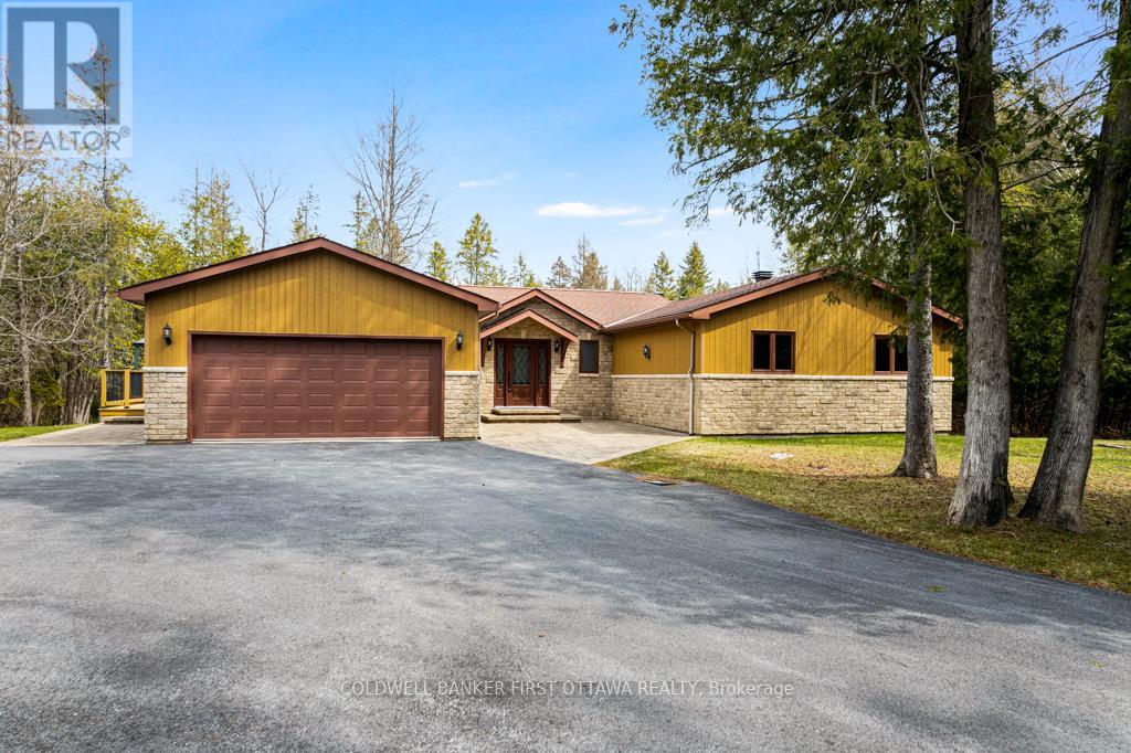 Welcoming home on 2.4 acres in Deerwood Estates