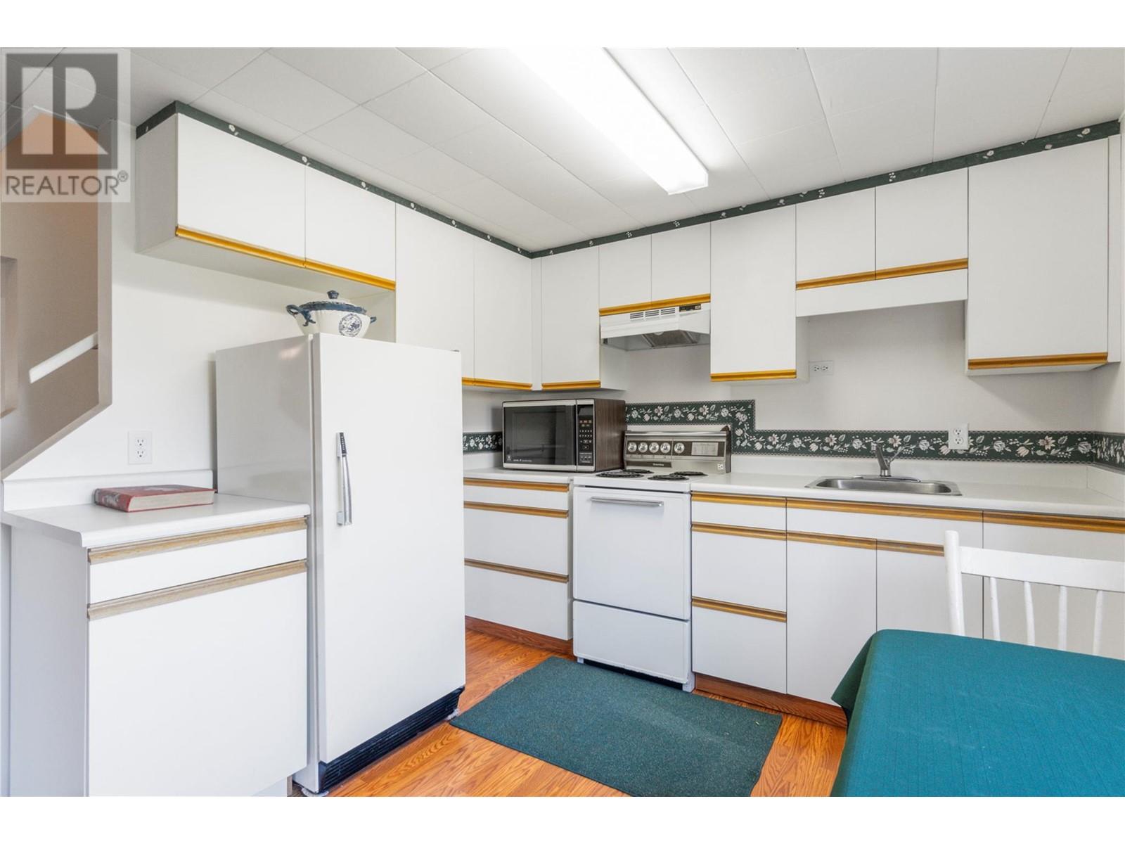  1290 15 Street Southeast, Salmon Arm