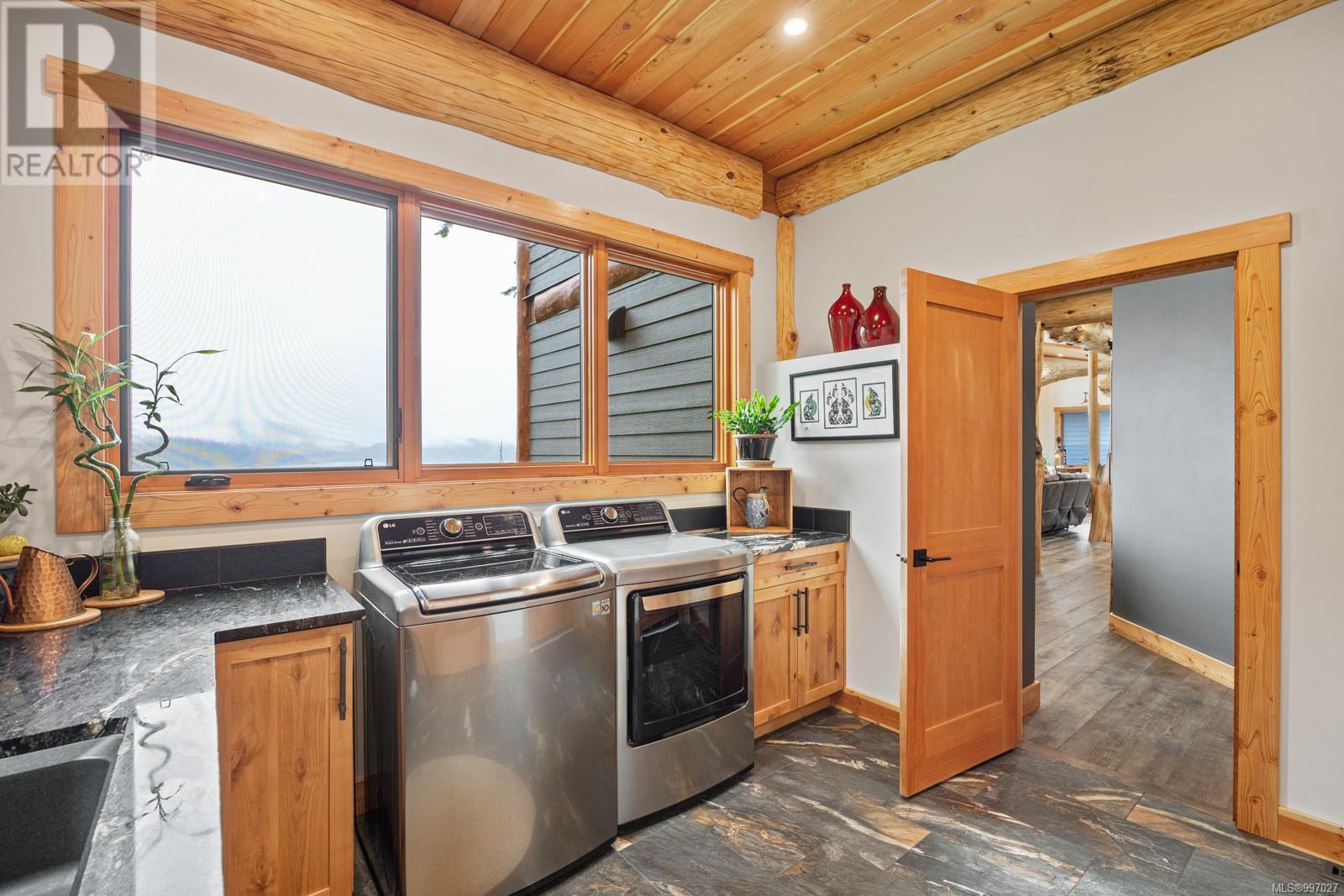 5760 Race Point Rd, Campbell River