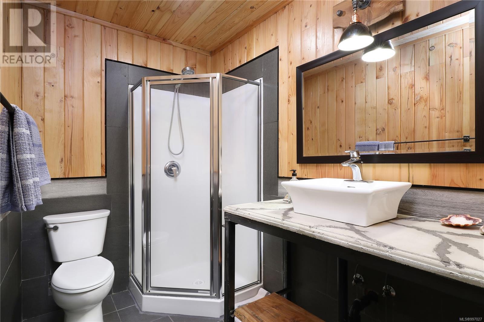 5760 Race Point Rd, Campbell River