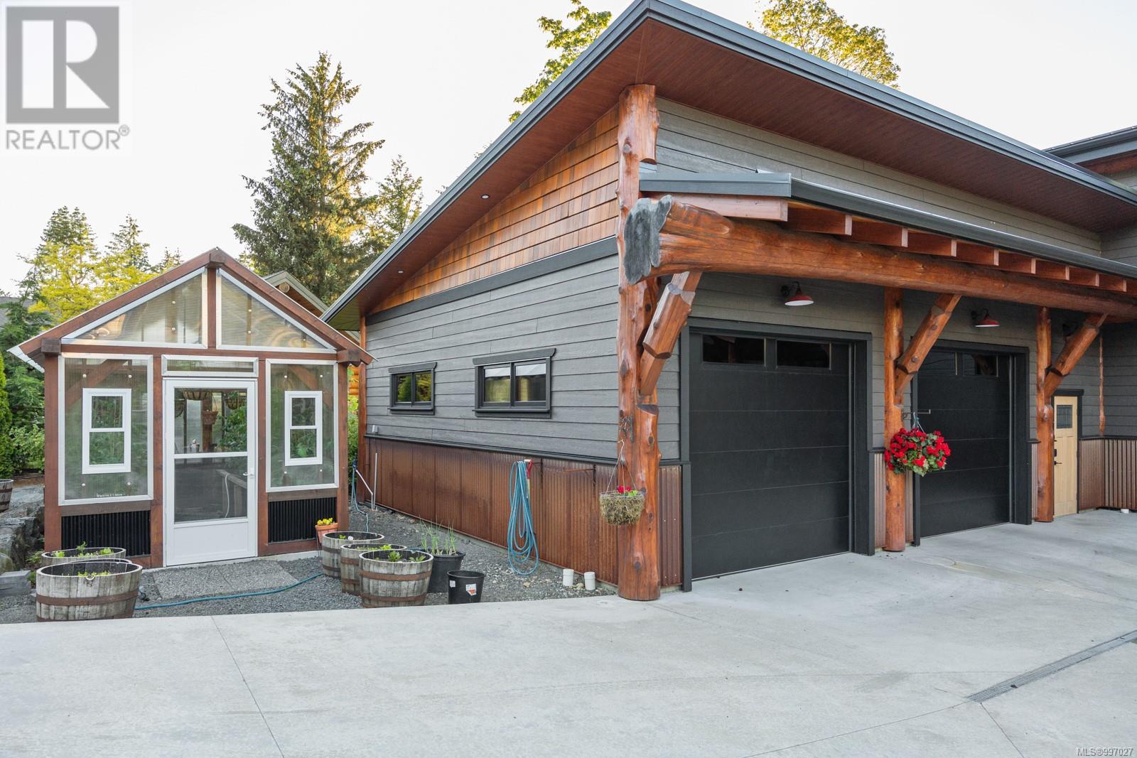5760 Race Point Rd, Campbell River