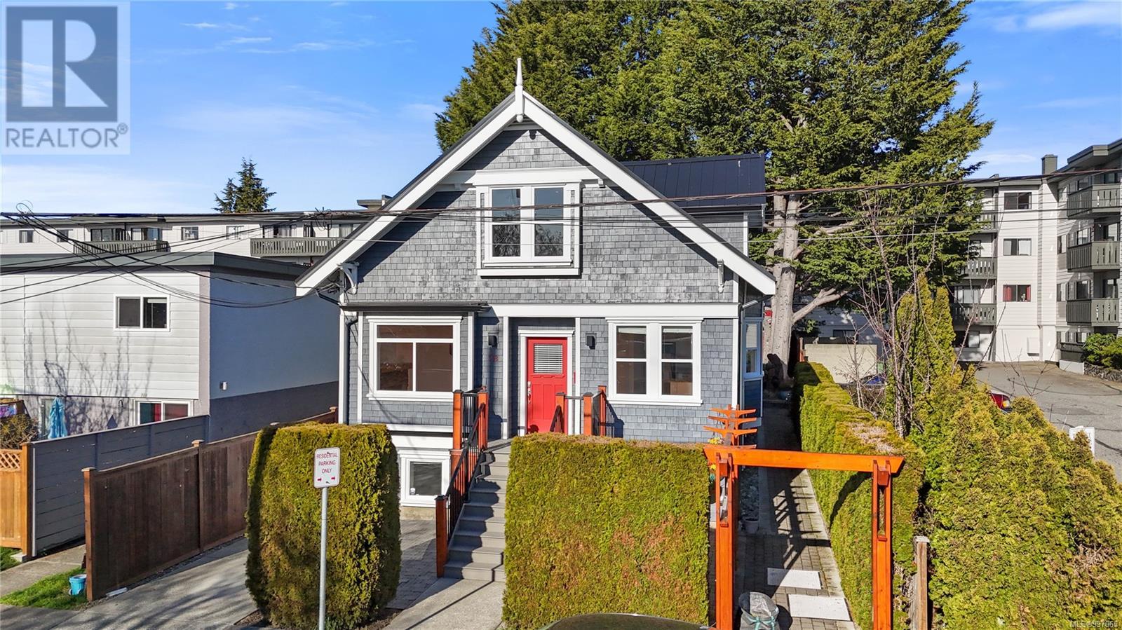 1 348 Beckley Ave, Victoria