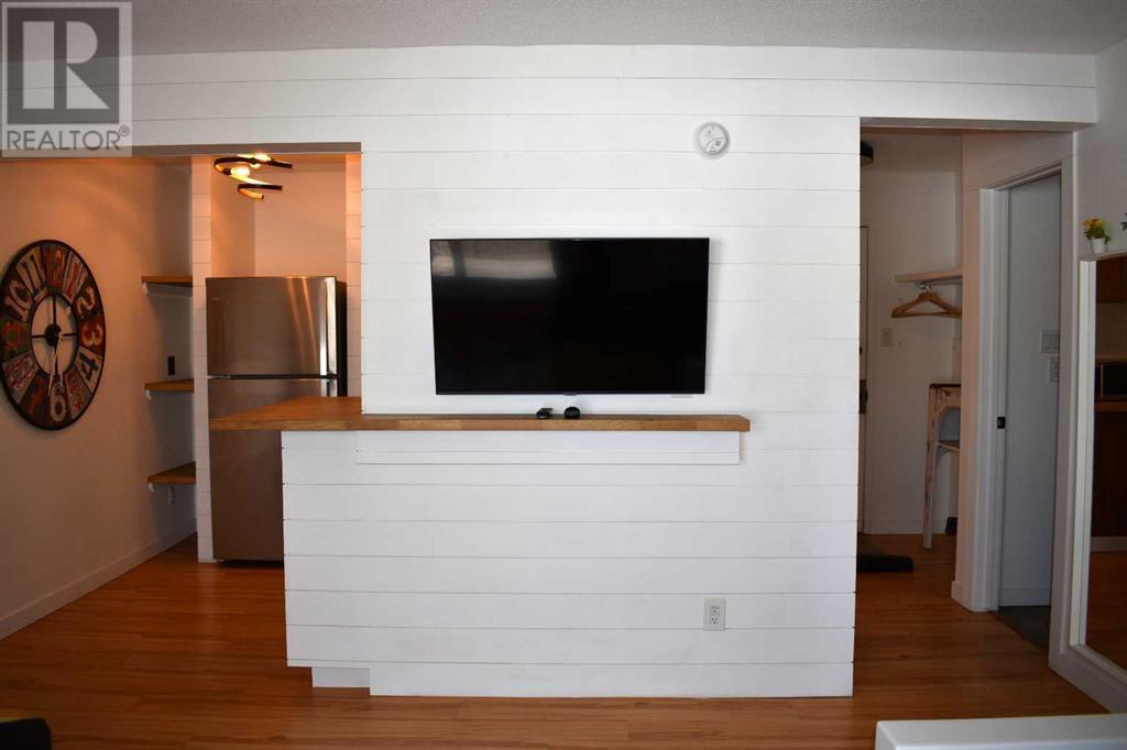 Single Family House for Sale in    Street NW Highland Park Calgary 