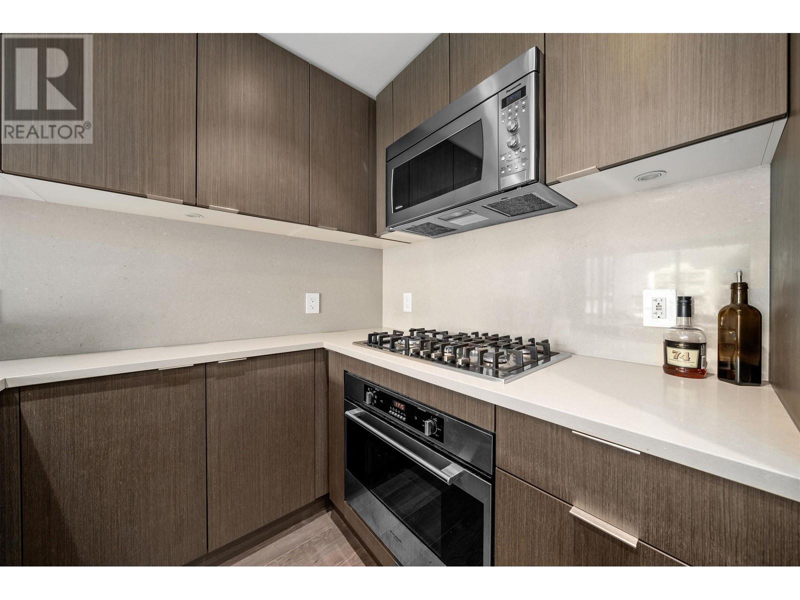 901 112 E 13 STREET, North Vancouver