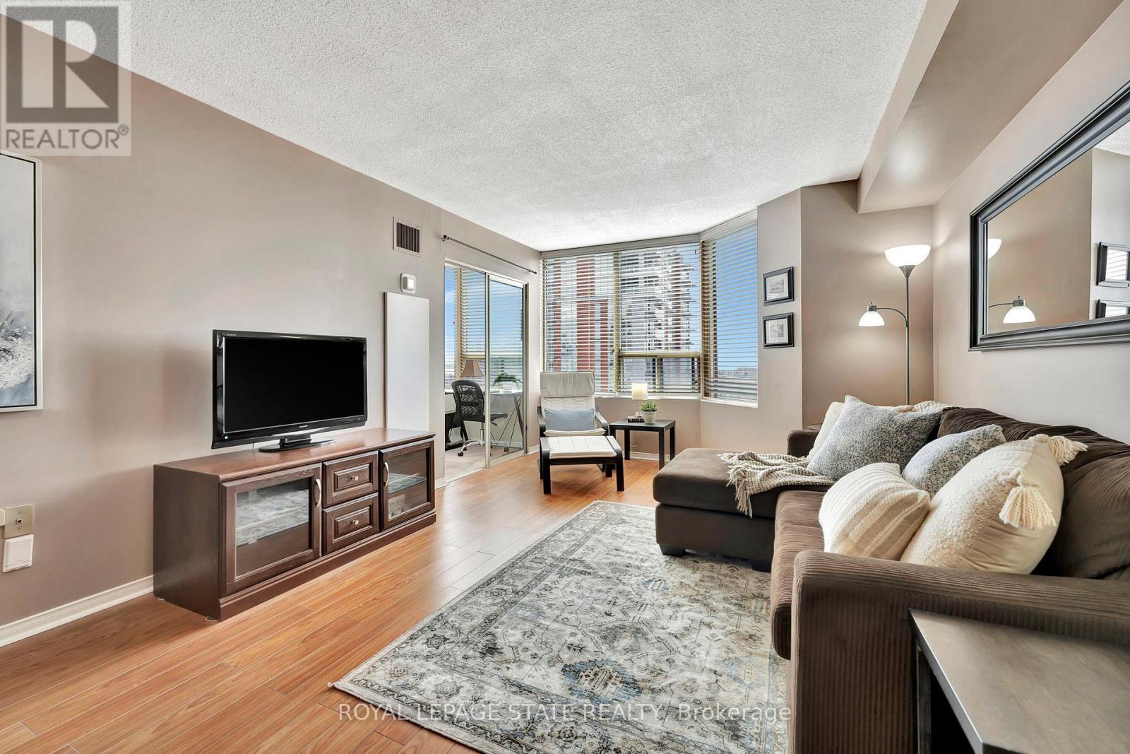Photo 11 of 1610 1270 Maple Crossing Boulevard, Burlington ON