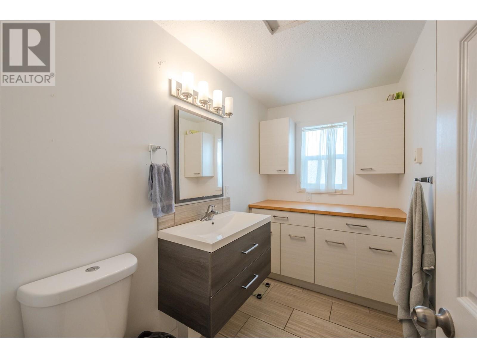  9716 Thompson Road, Summerland