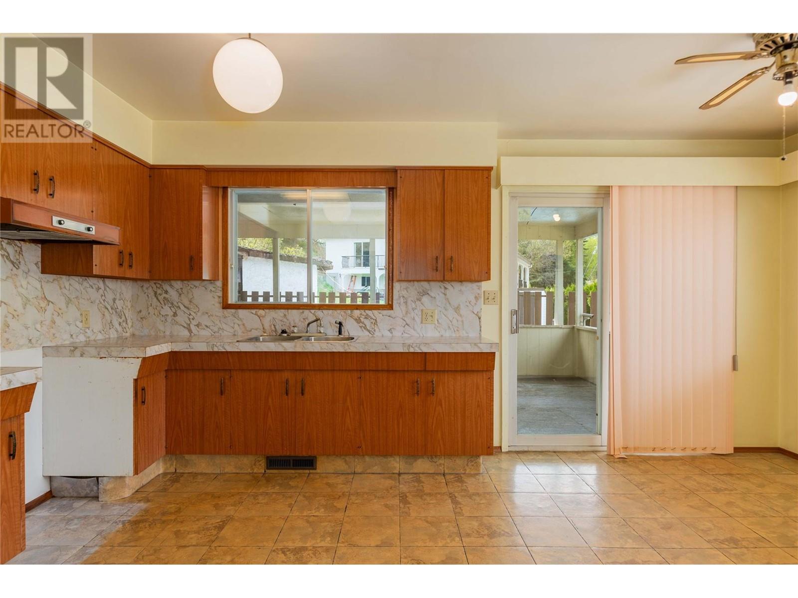 232 Haig Street, Warfield