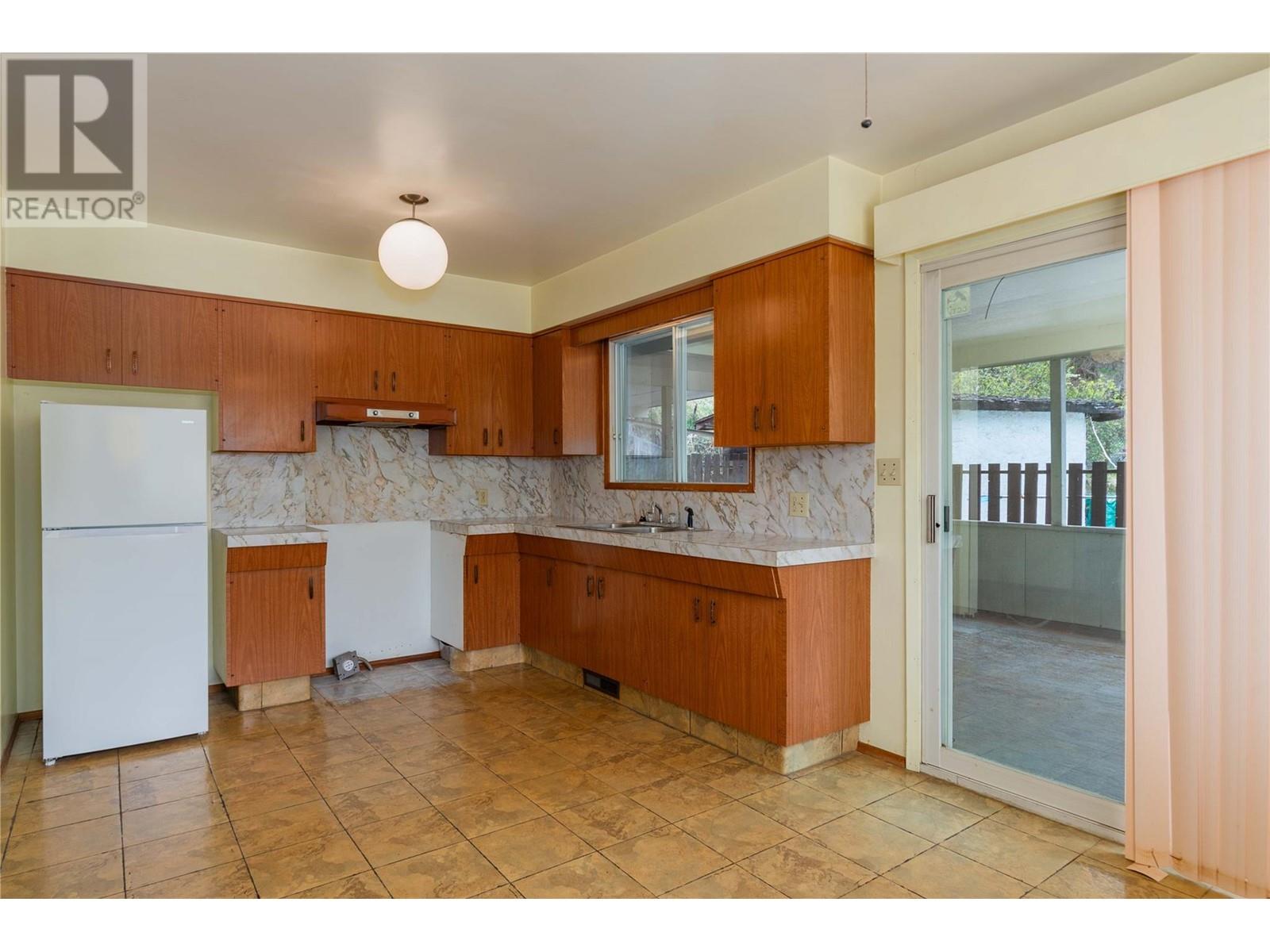 232 Haig Street, Warfield