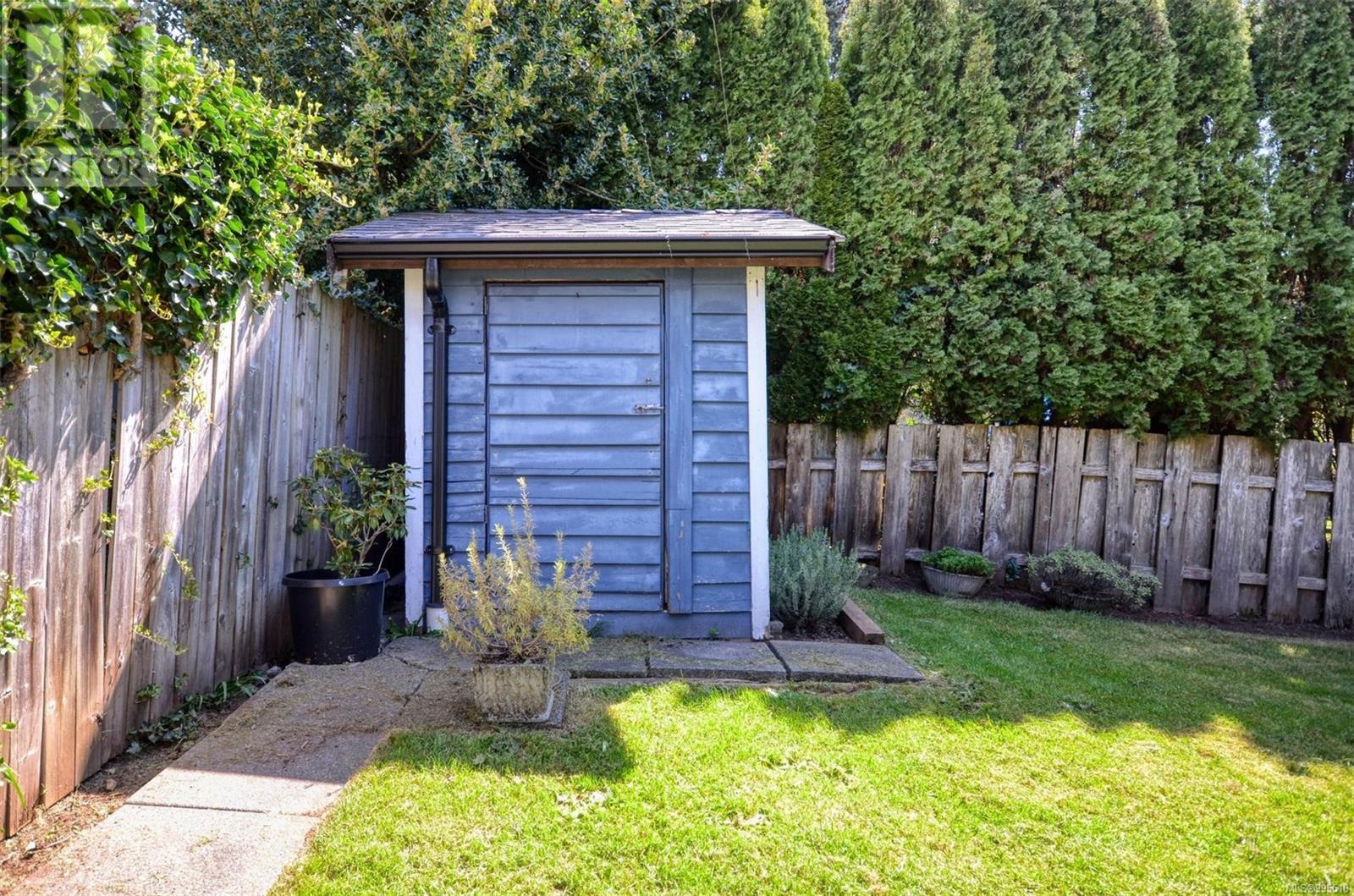  490 Goldstream Avenue, Langford