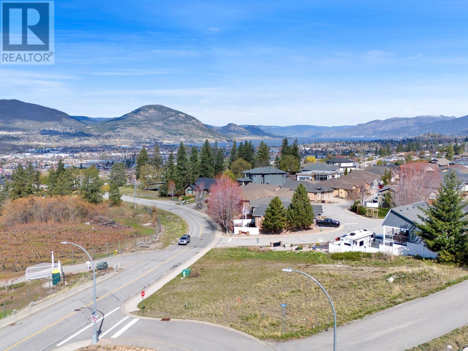  711 PINEVIEW Road, Penticton