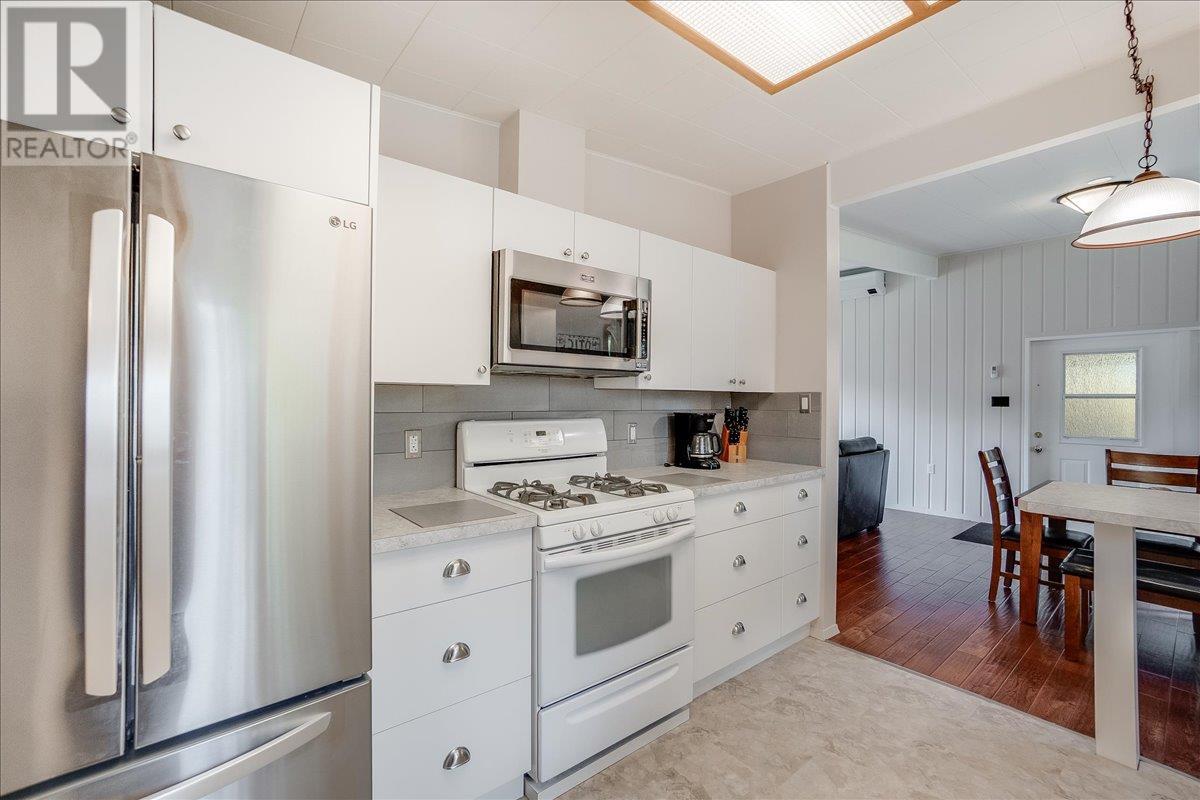 1402 CREASE Avenue, Nelson