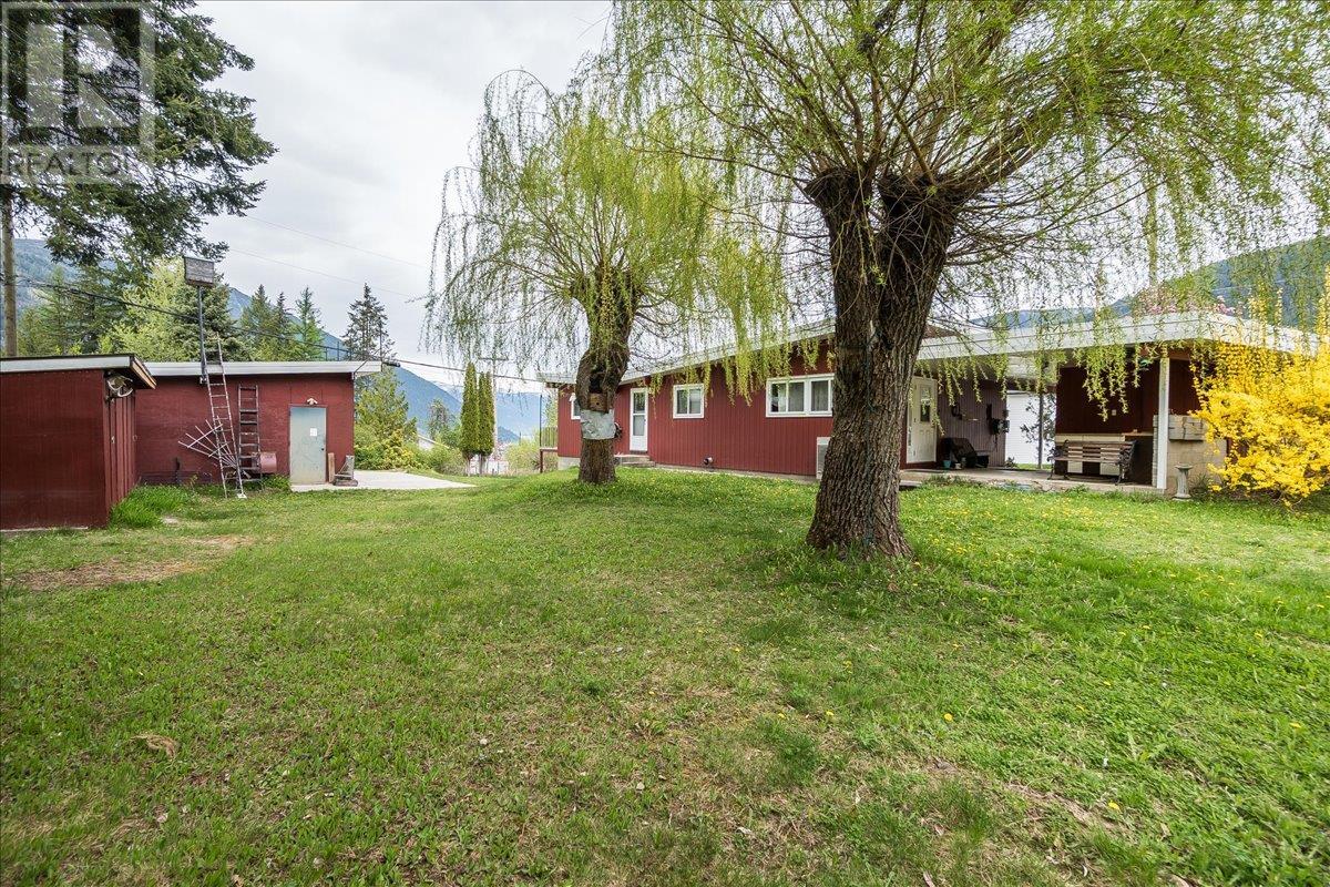 1402 CREASE Avenue, Nelson