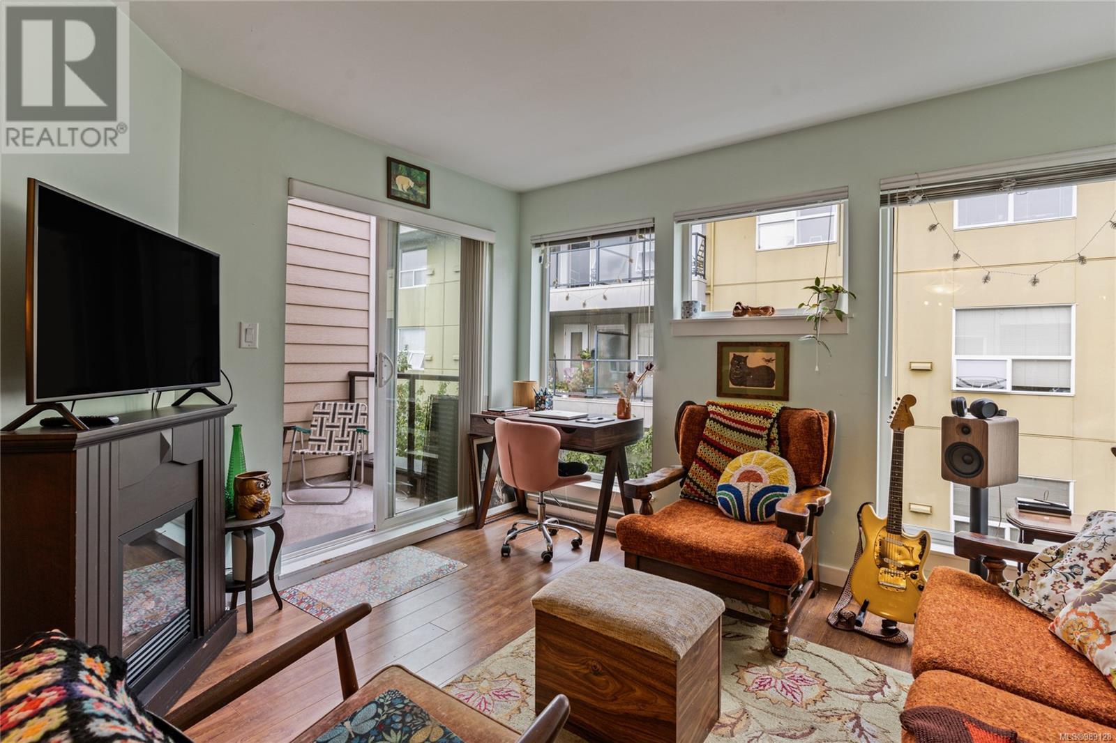 404 1405 Esquimalt Road, Esquimalt