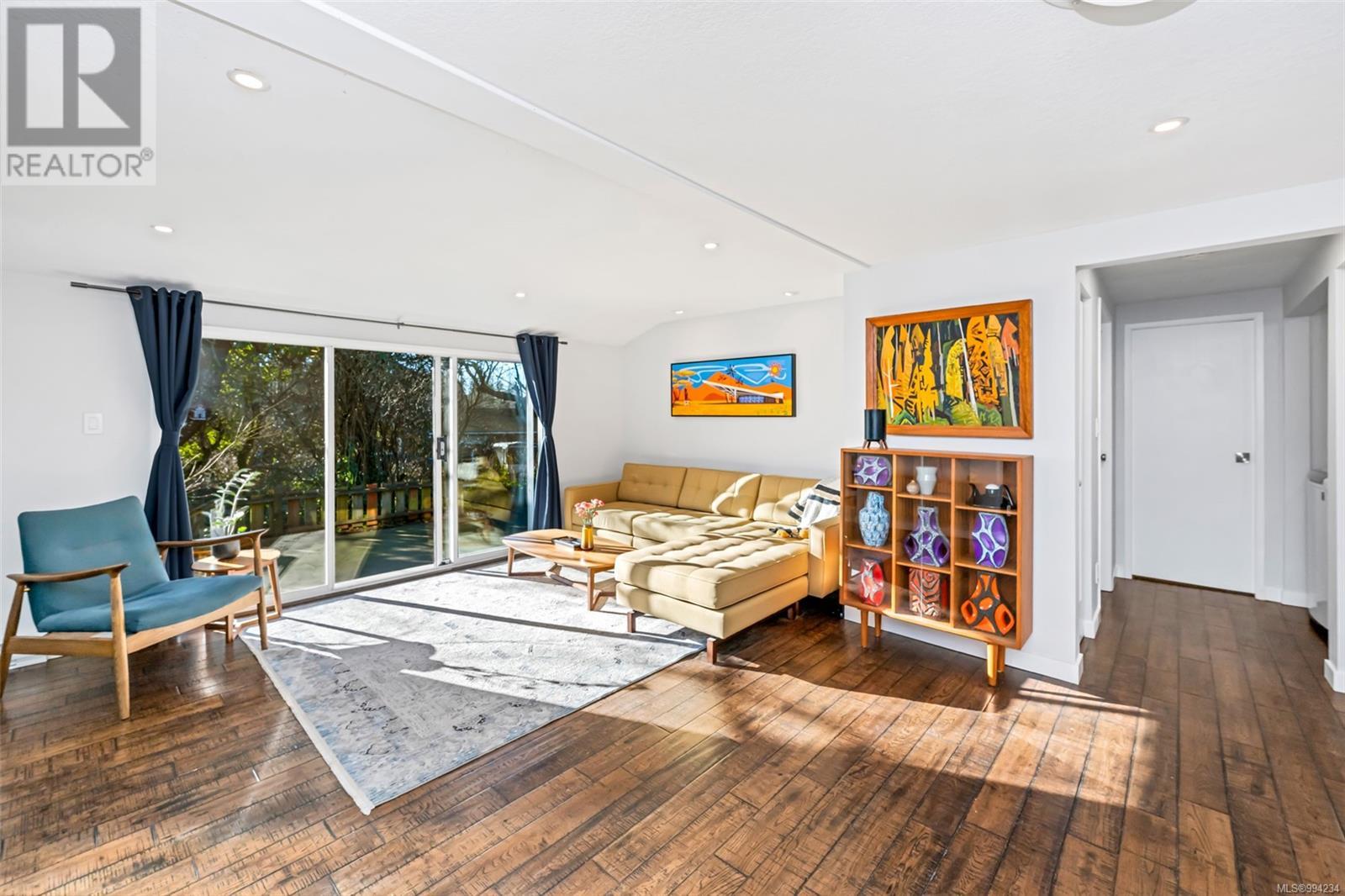  1368 Courtland Avenue, Saanich