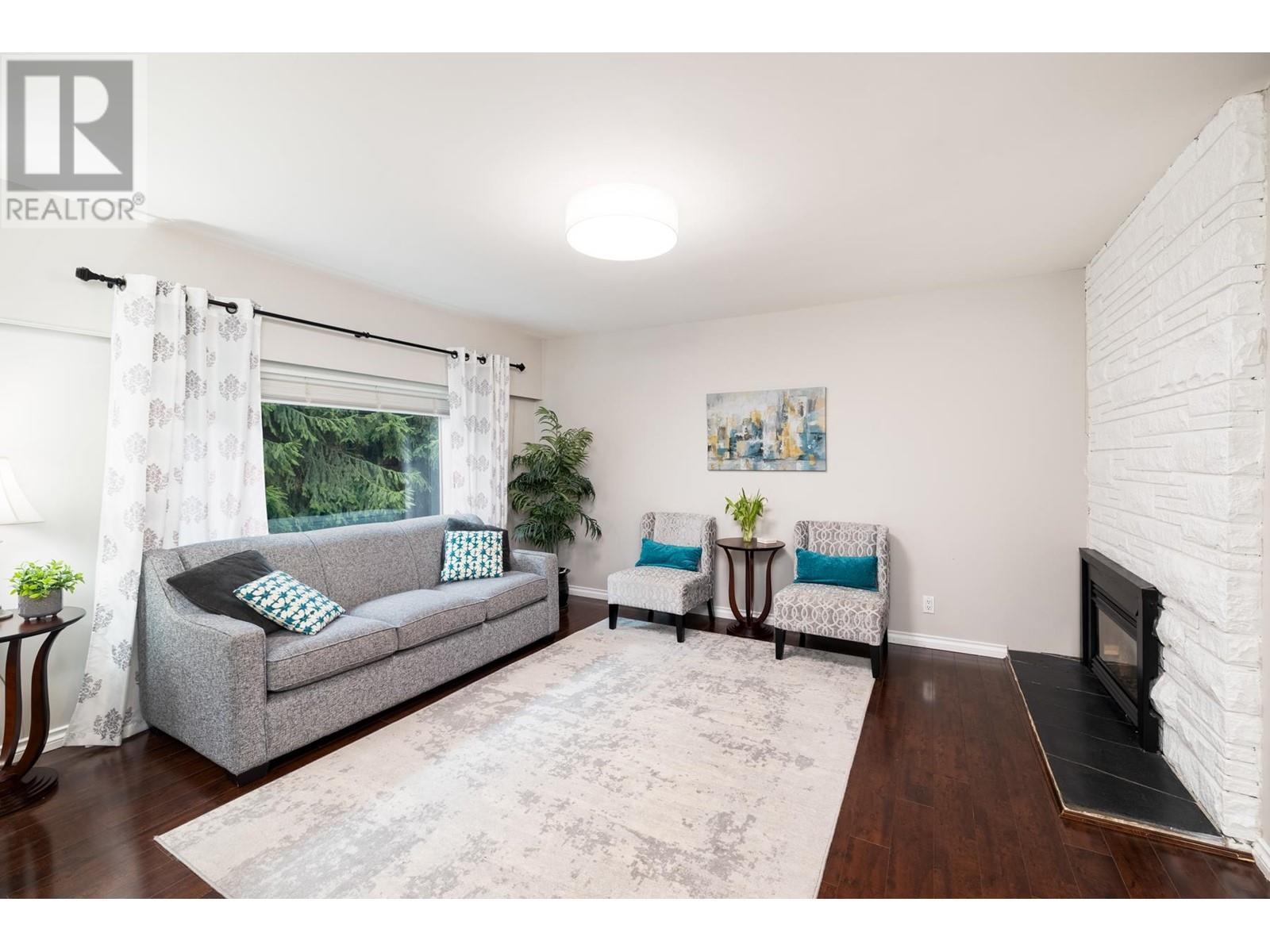 4233 CAPILANO ROAD, North Vancouver
