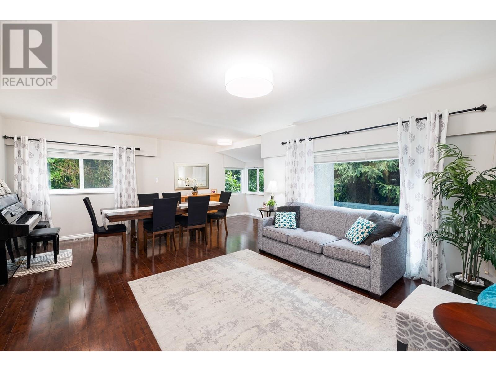 4233 CAPILANO ROAD, North Vancouver
