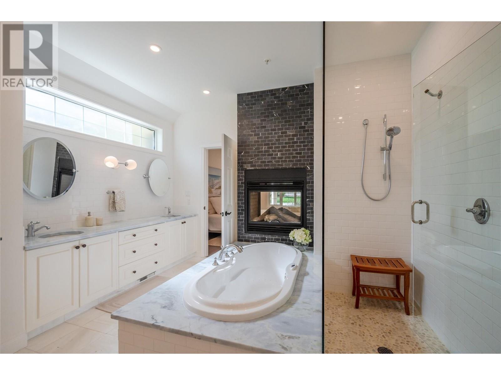 15419 Lakeshore Drive N Unit# 6, Summerland