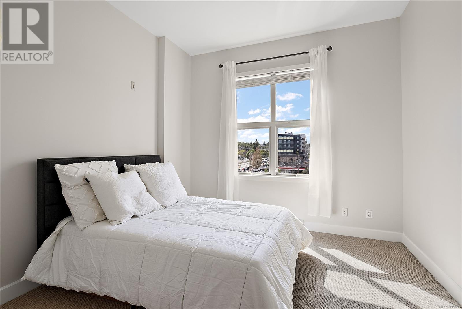 407 1620 McKenzie Avenue, Saanich