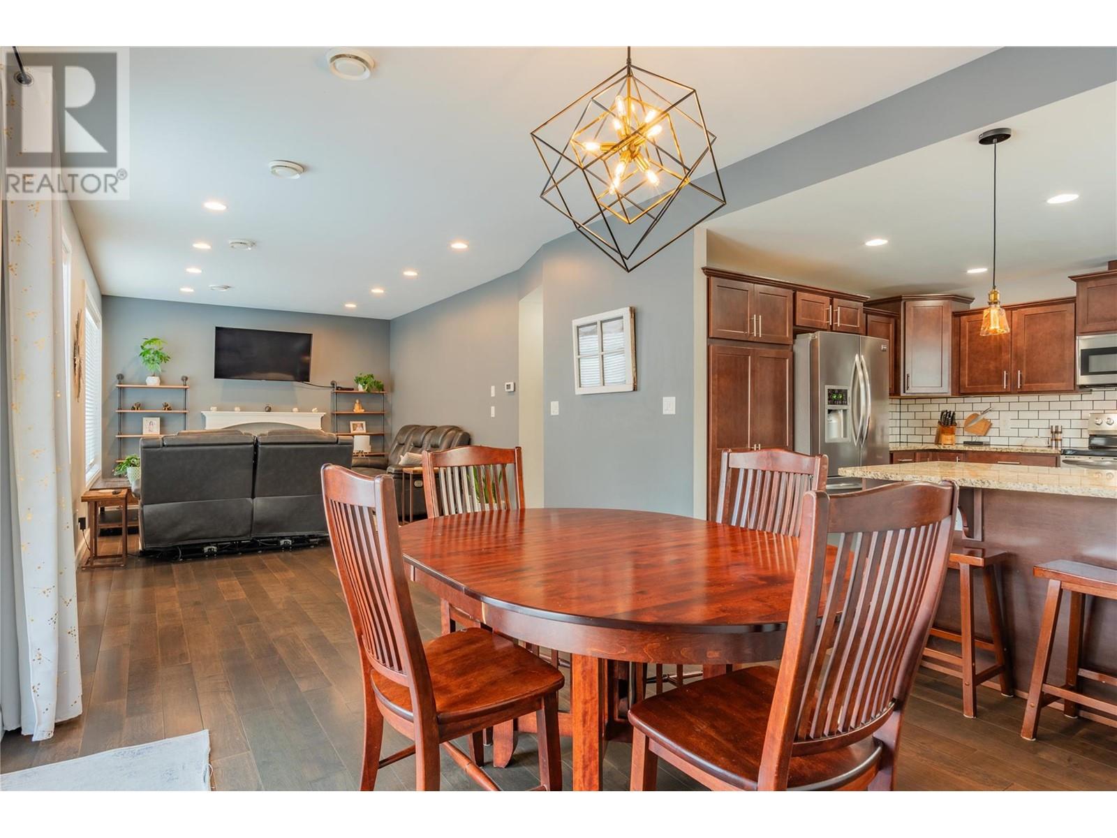 1537 ROSEWOOD Lane, Castlegar